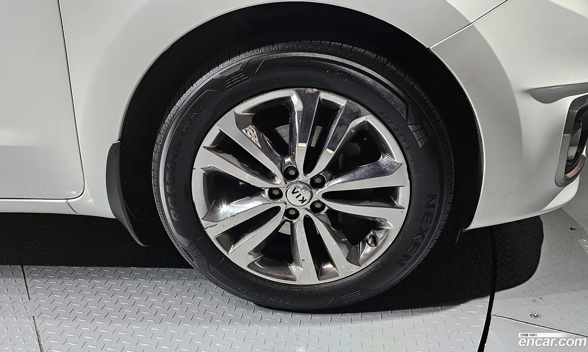 Kia Carnival 9-Seater Prestige 2017 - фотография 18734572