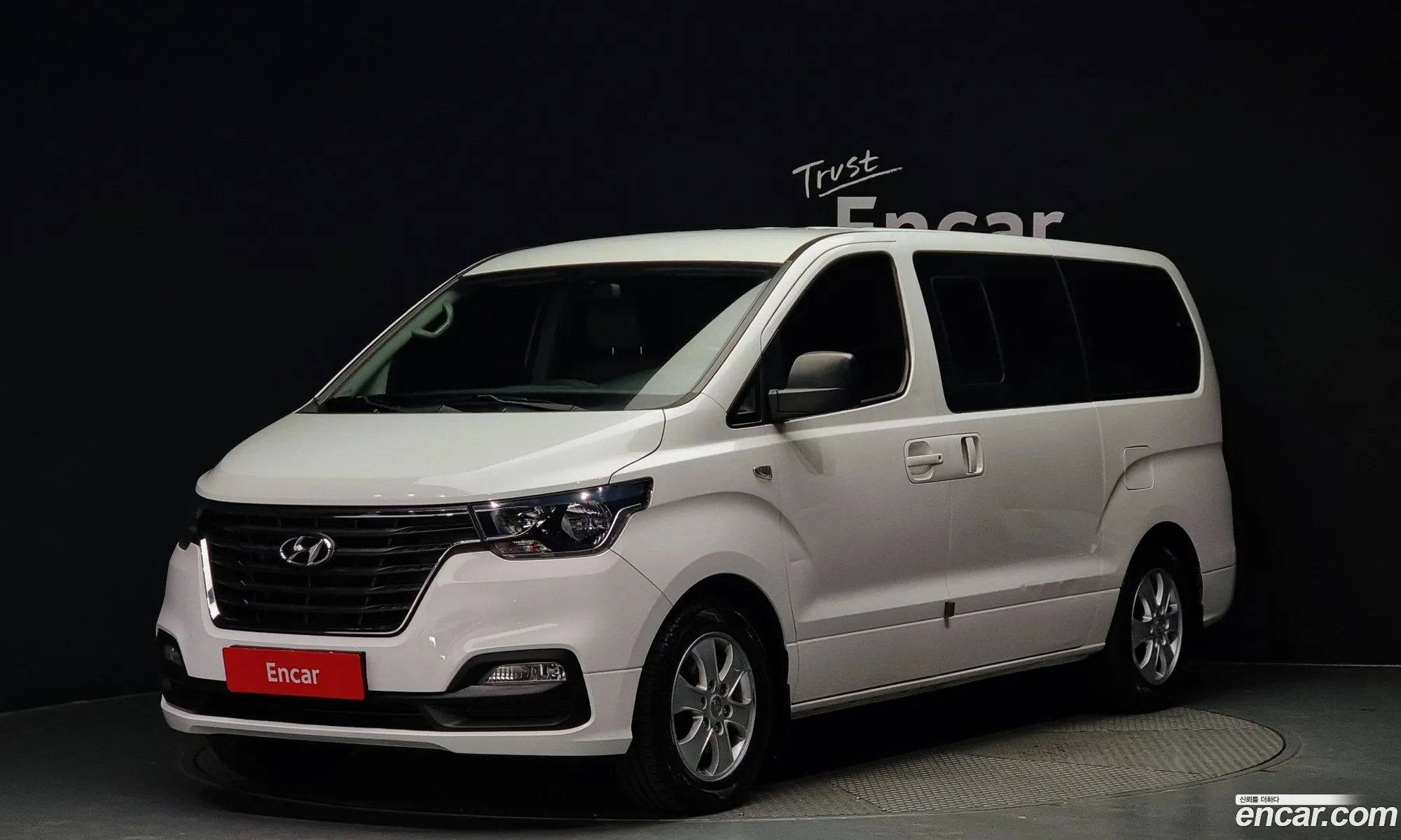Hyundai Starex Urban 9-Seater 2018 - фотография 11362644