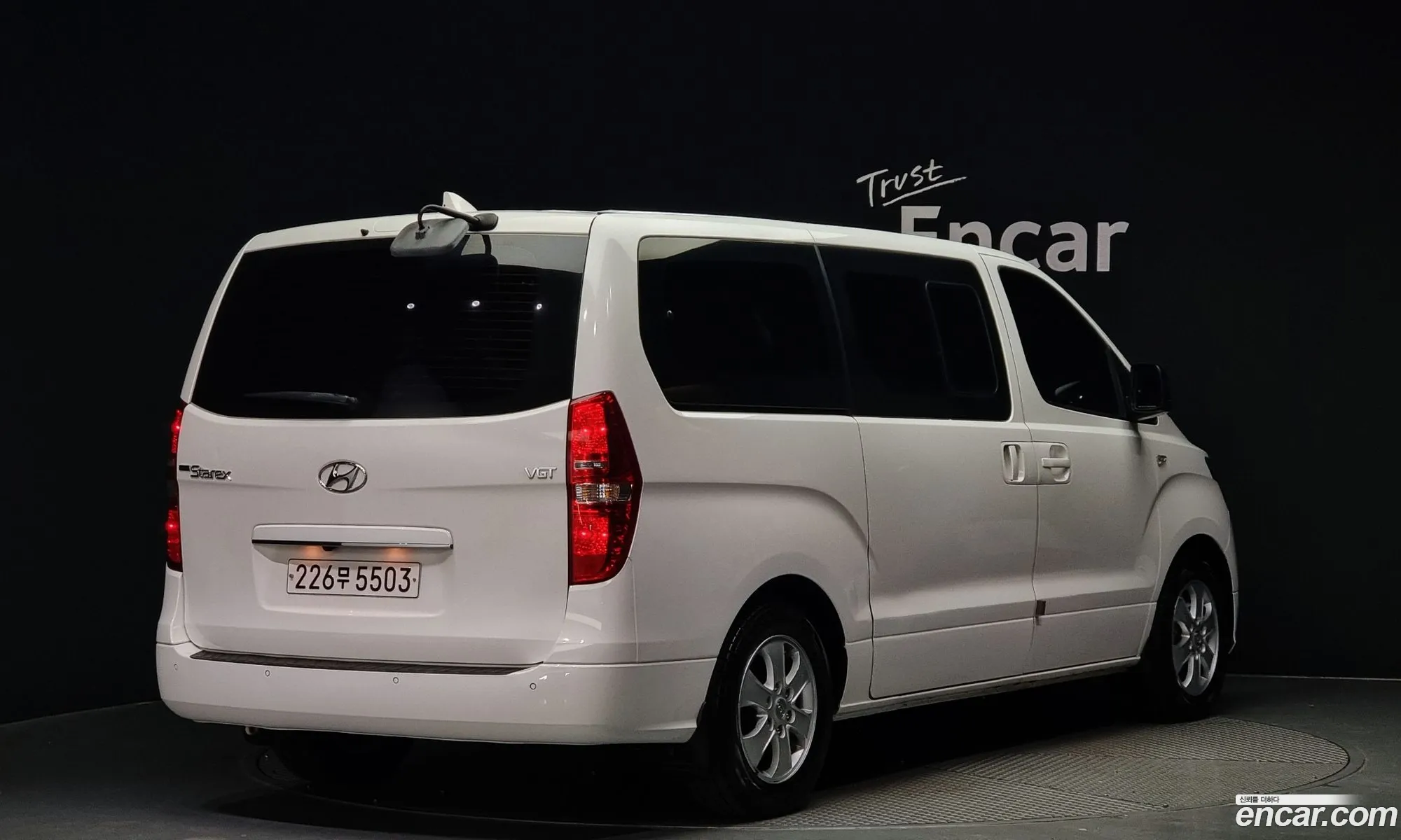 Hyundai Starex Urban 9-Seater 2018 - фотография 11362645