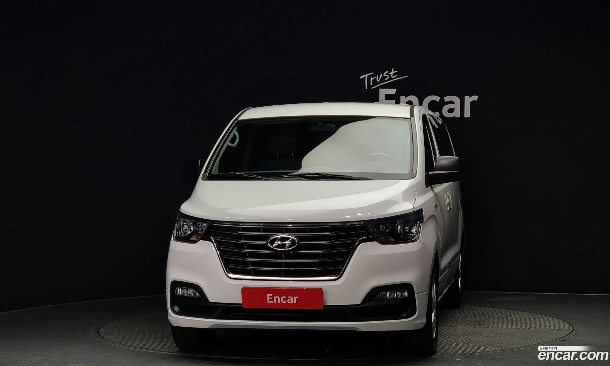 Hyundai Starex Urban 9-Seater 2018 - фотография 11362646