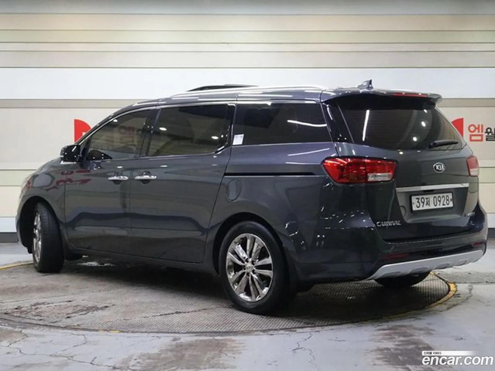 Kia Carnival 7-Seater Limousine 2016 - фотография 19766753