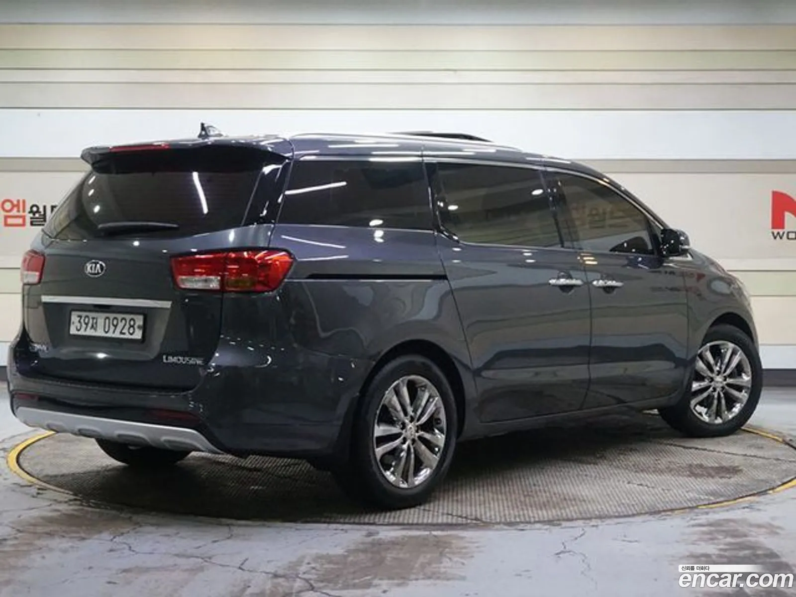 Kia Carnival 7-Seater Limousine 2016 - фотография 19766757