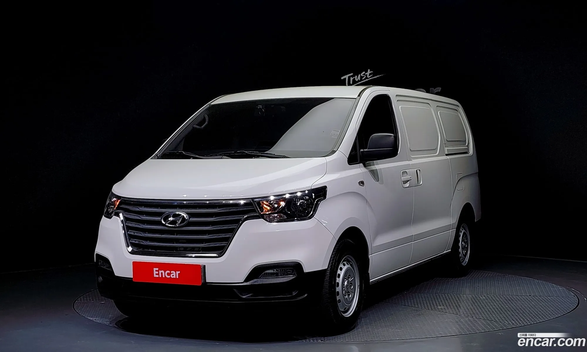 Hyundai Starex 3-Seater Van 2019 - фотография 12935777