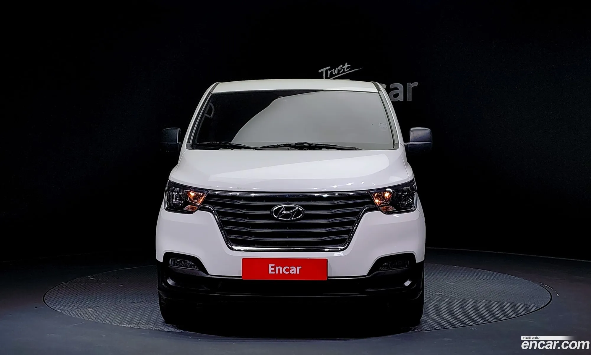Hyundai Starex 3-Seater Van 2019 - фотография 12935779