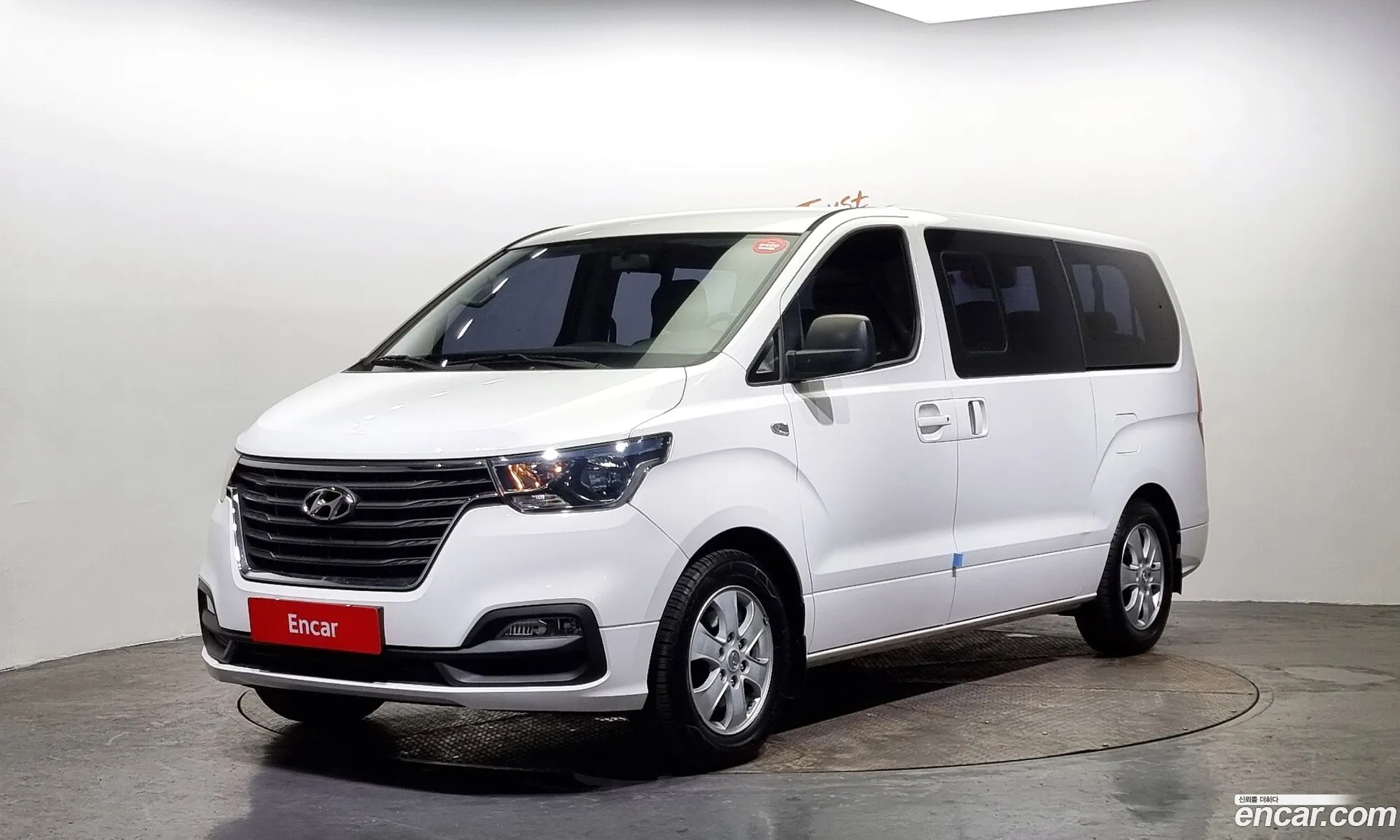 Hyundai Starex Urban 9-Seater 2018 - фотография 11469040