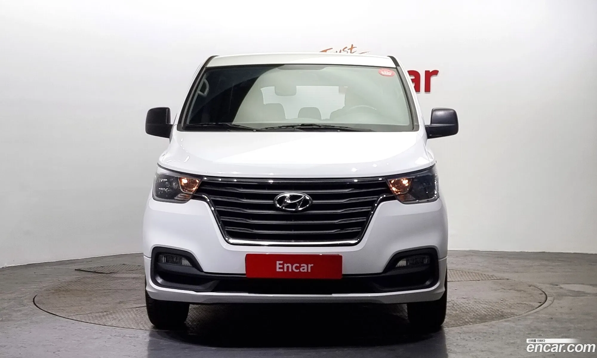 Hyundai Starex Urban 9-Seater 2018 - фотография 11469042