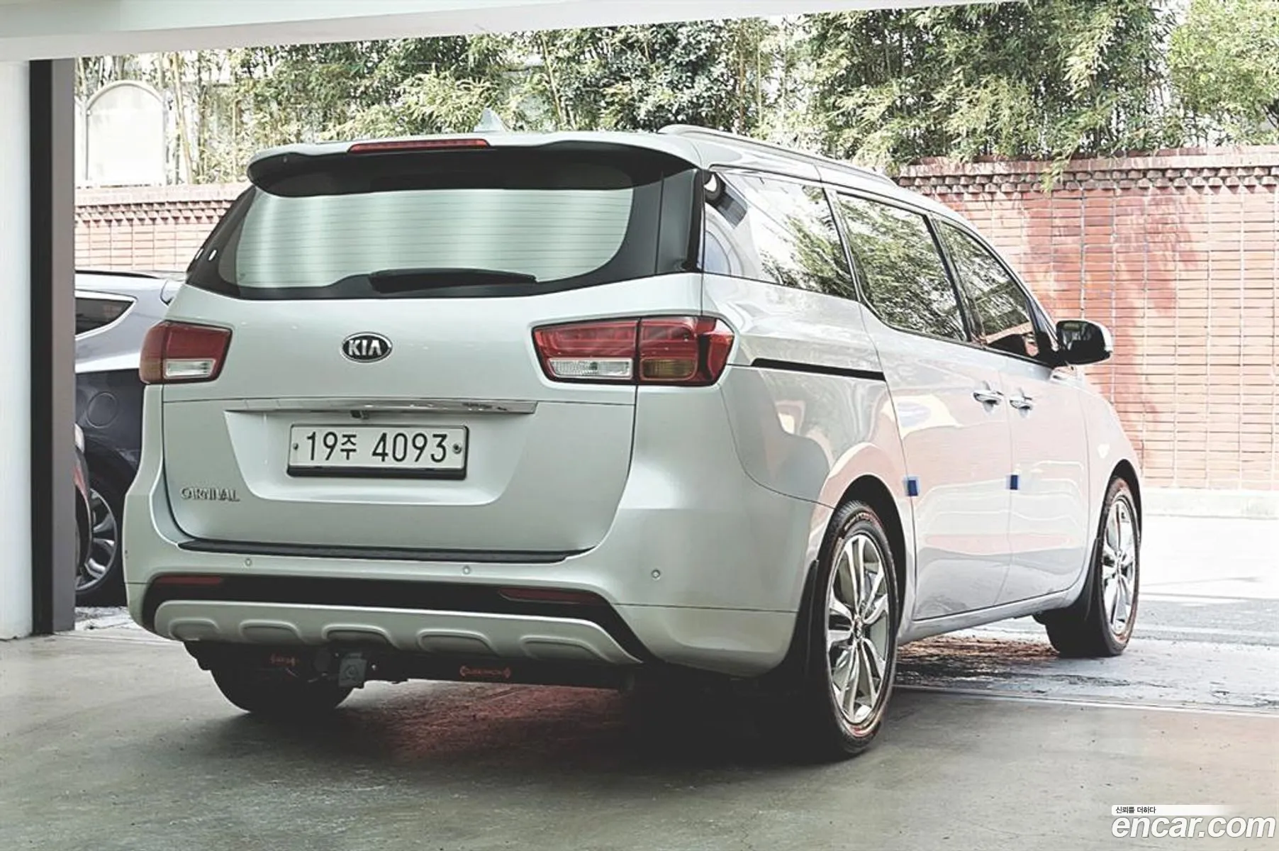 Kia Carnival 9-Seater Noblesse 2015 - фотография 19670279