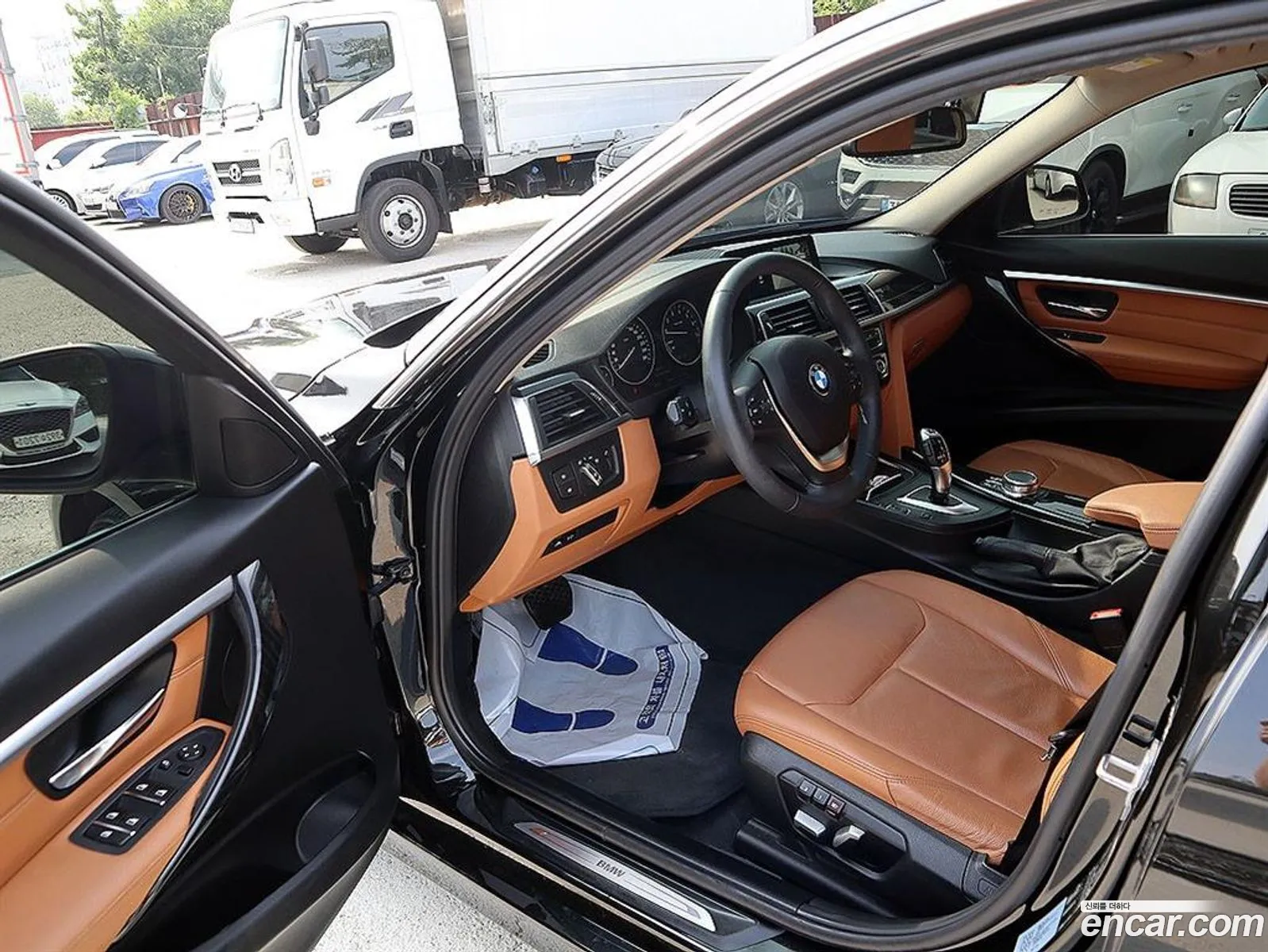 BMW 3Er 320I Luxury 2018 - фотография 15101060