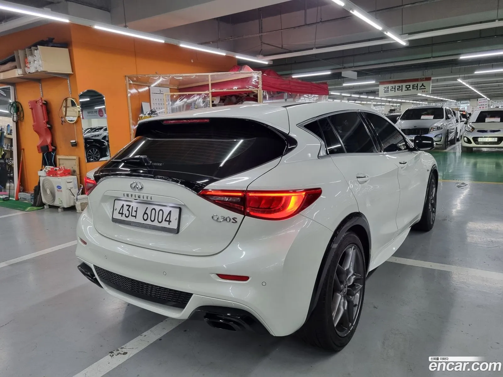 Infiniti Q30 Q30 20 Premium 2017 - фотография 3982411