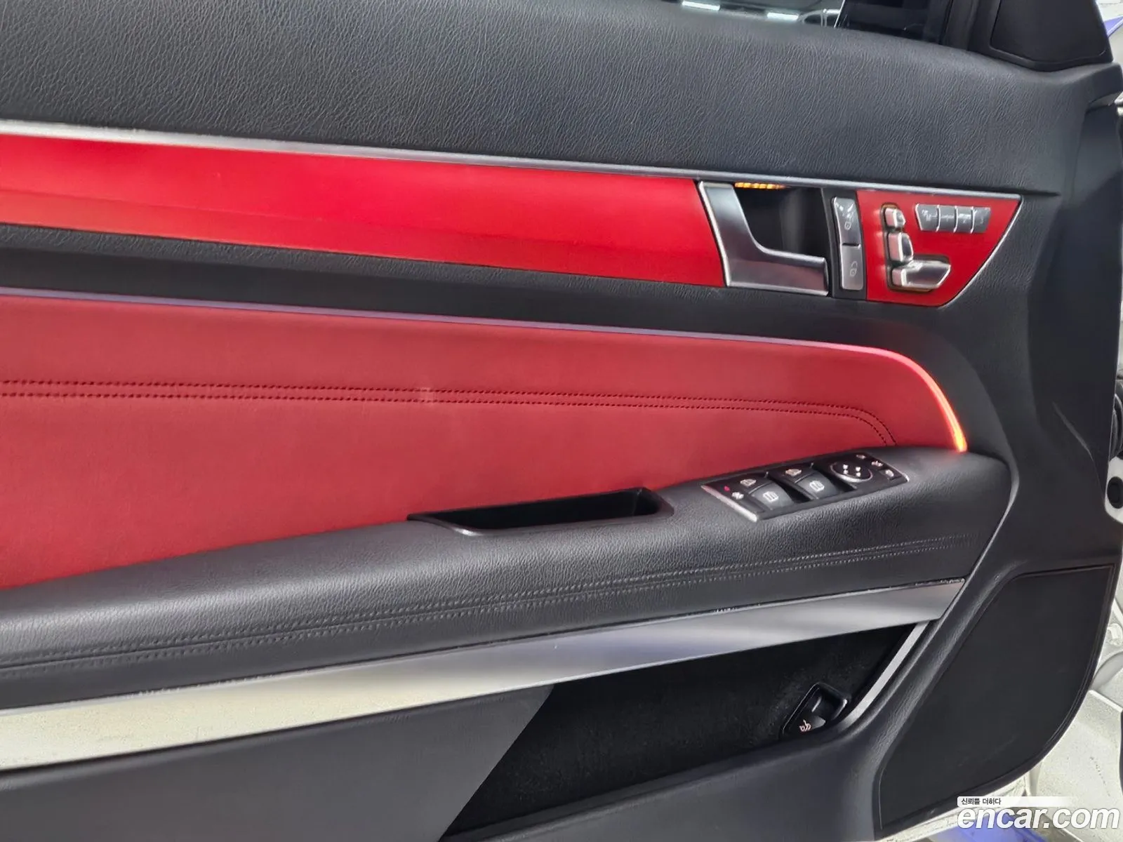 Mercedes-Benz E-Klasse E400 Cabriolet 2016 - фотография 13535796