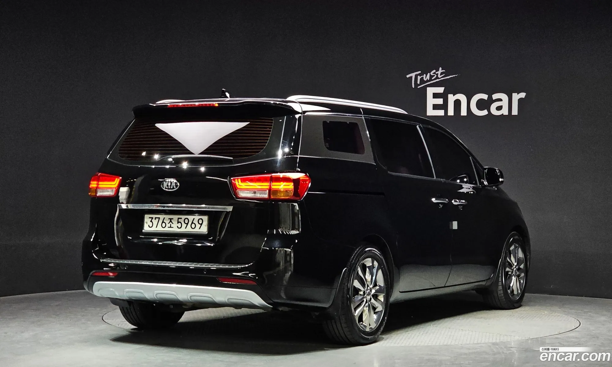 Kia Carnival 9-Seater Prestige 2018 - фотография 12399480