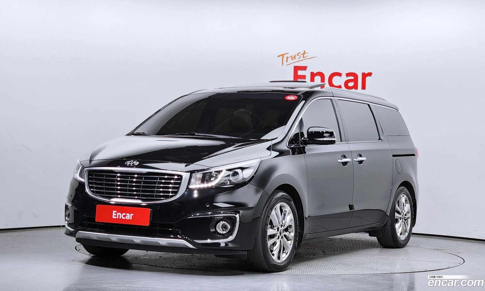 Kia Carnival 9-Seater Prestige 2015 - фотография 16031969