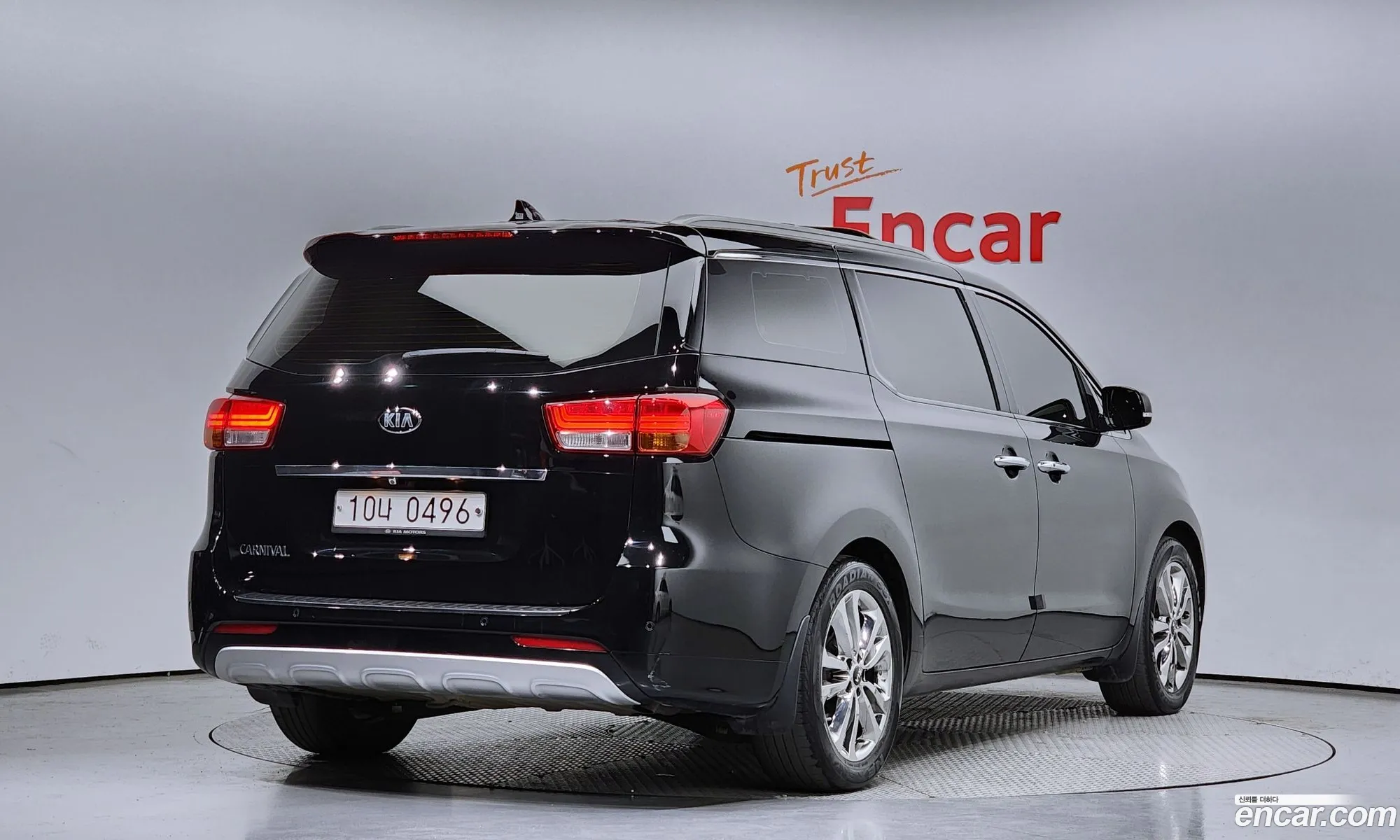 Kia Carnival 9-Seater Prestige 2015 - фотография 16031970