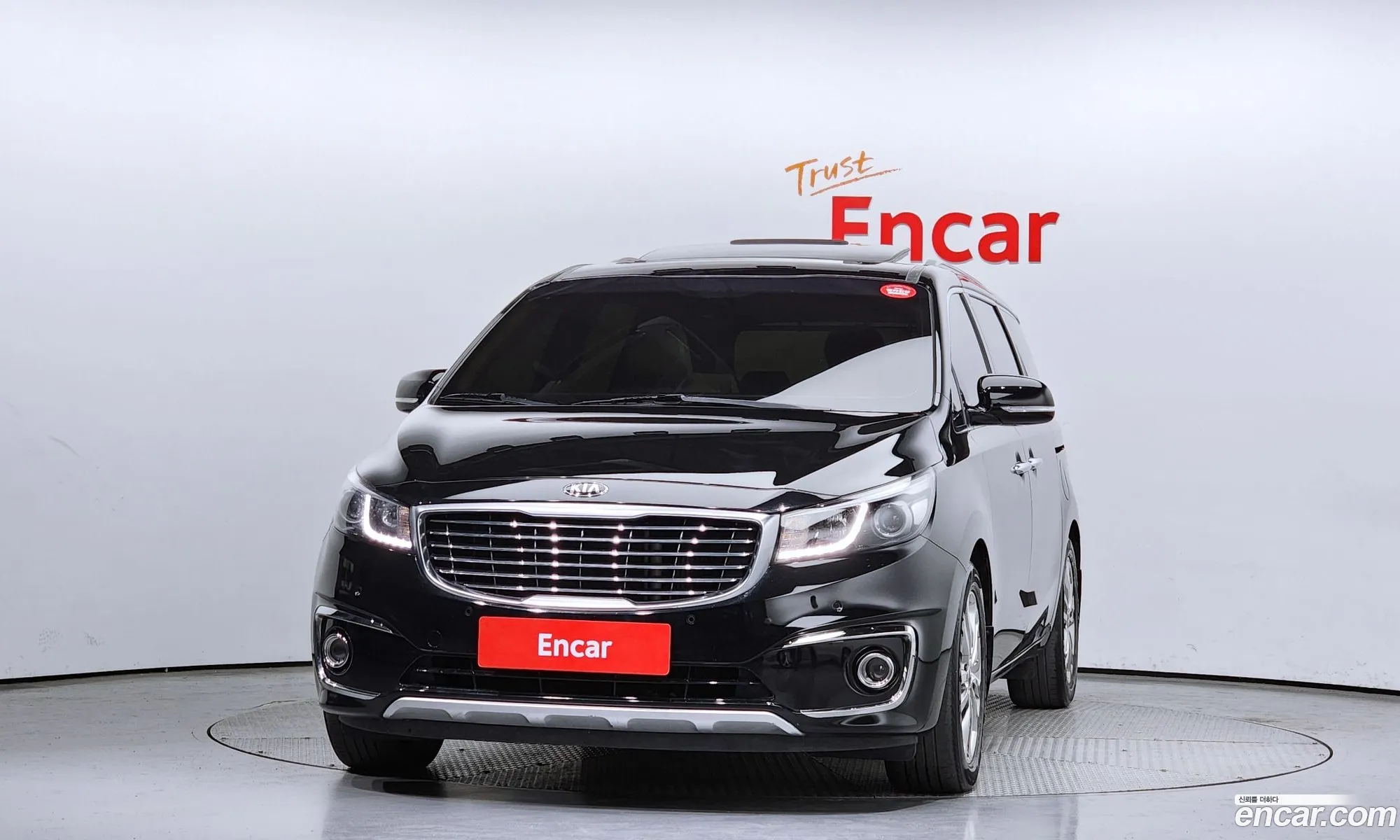Kia Carnival 9-Seater Prestige 2015 - фотография 16031971