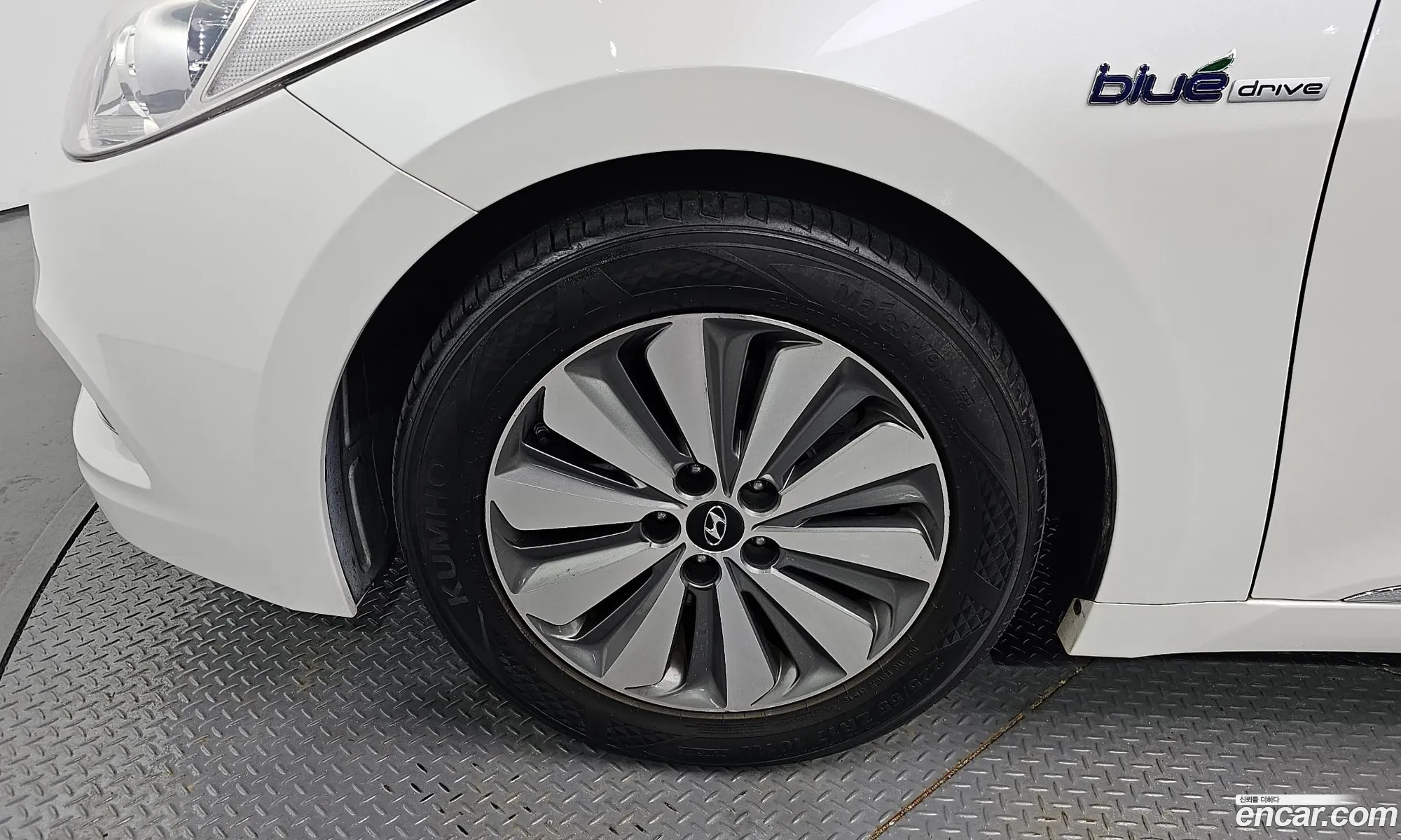 Hyundai Grandeur V Premium 2015 - фотография 11298154