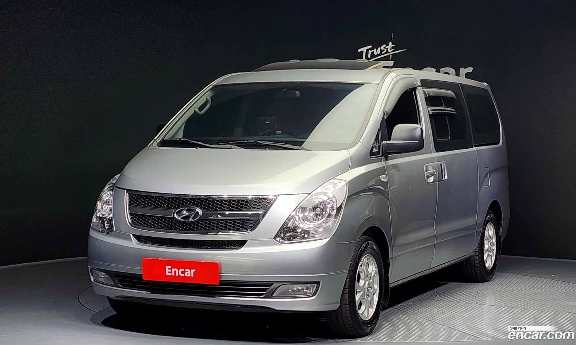 Hyundai Starex 12-Seater Wagon 2011 - фотография 12141261