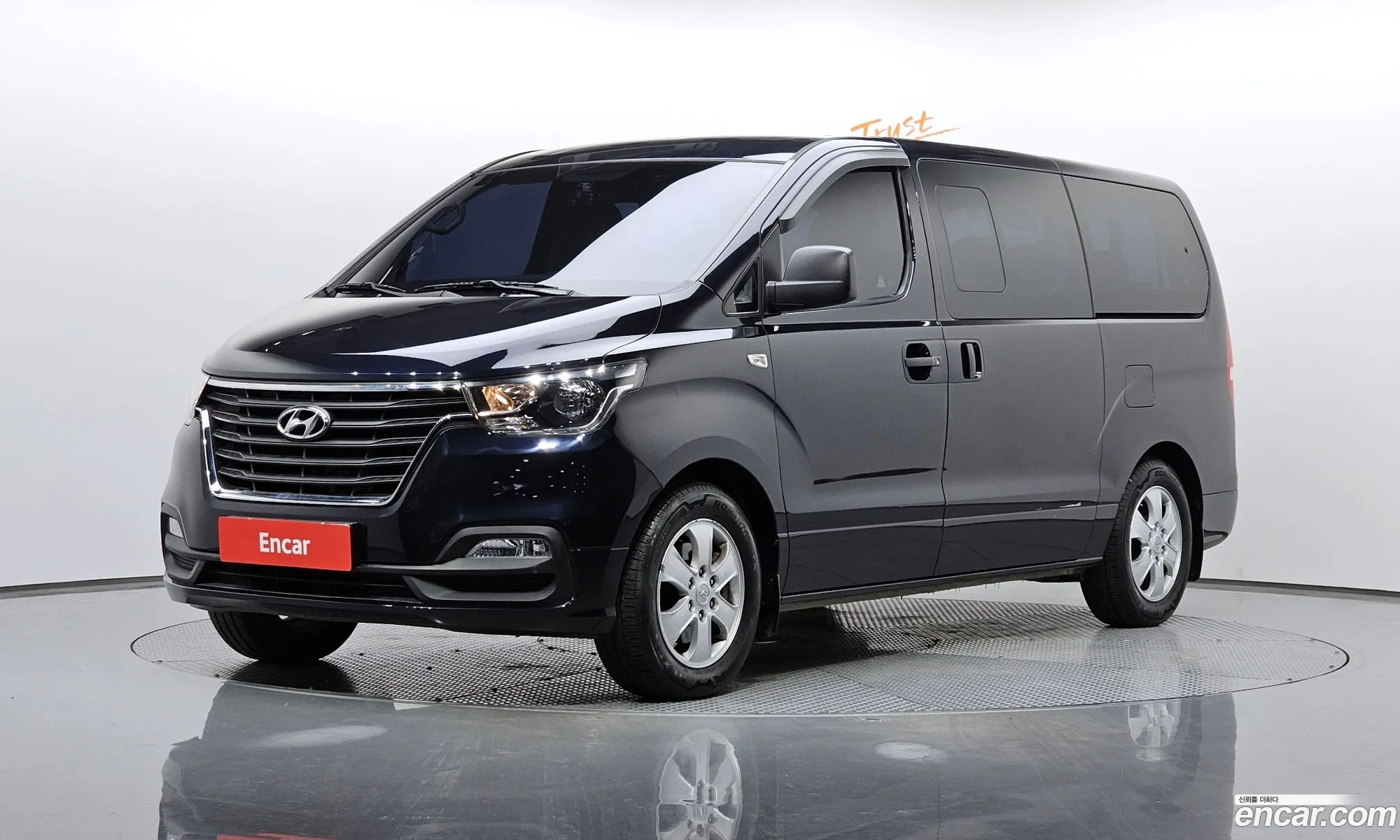 Hyundai Starex Urban 9-Seater 2019 - фотография 12392485