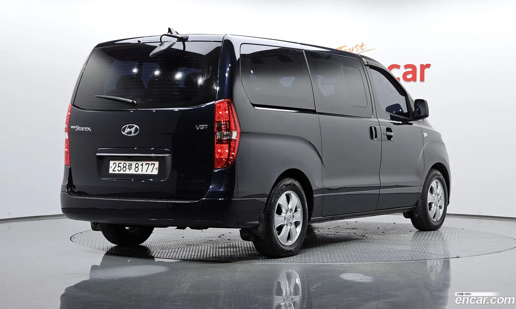 Hyundai Starex Urban 9-Seater 2019 - фотография 12392486