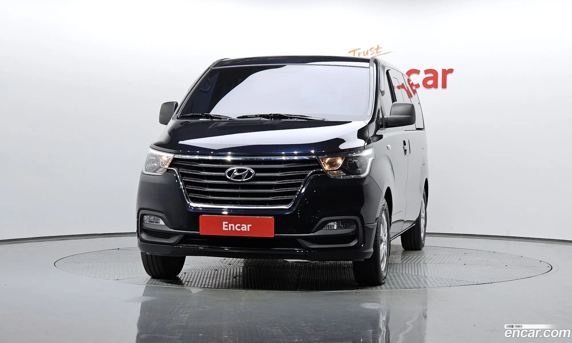 Hyundai Starex Urban 9-Seater 2019 - фотография 12392487