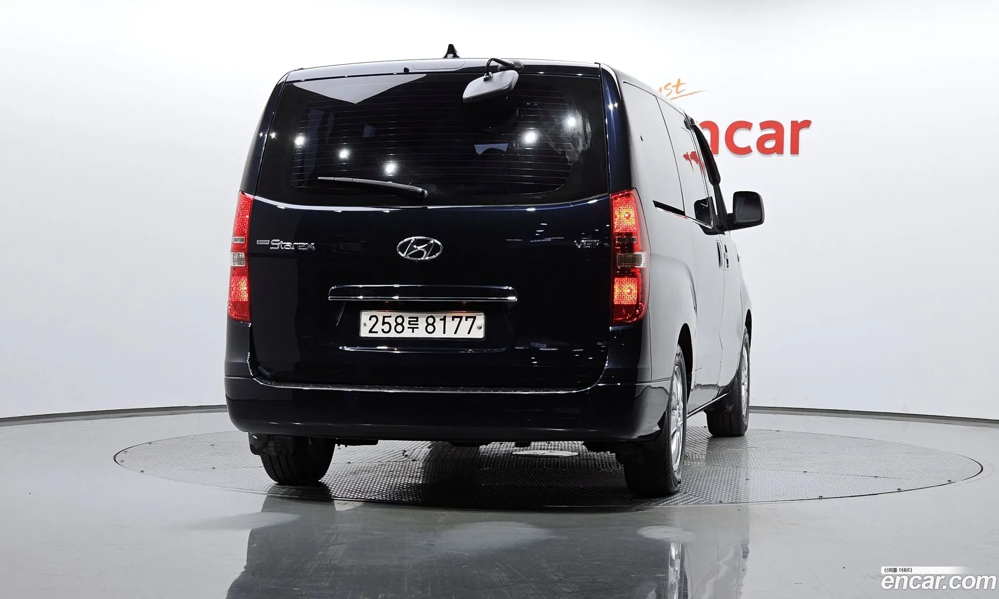 Hyundai Starex Urban 9-Seater 2019 - фотография 12392488