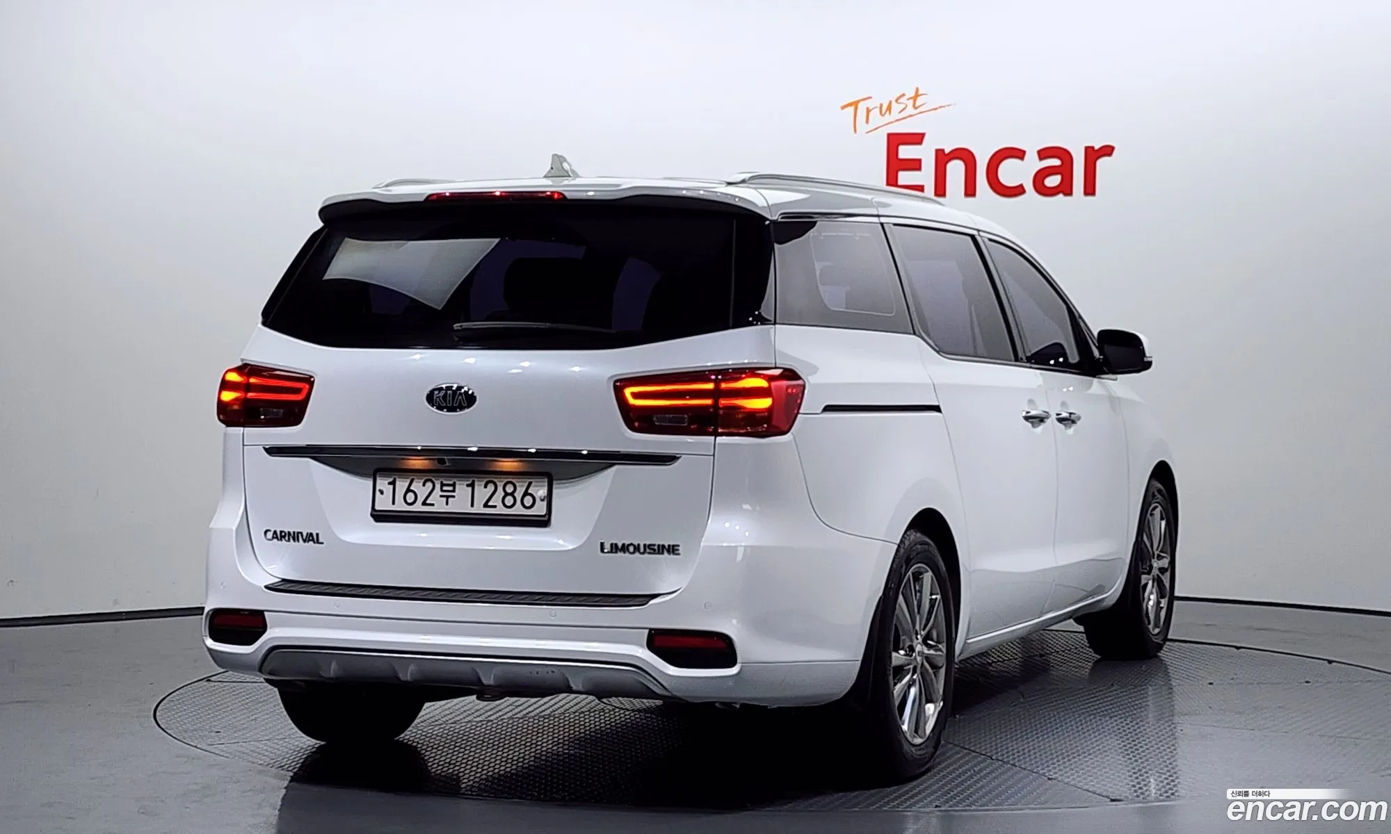 Kia Carnival Iii 7-Seater Limousine 2019 - фотография 16618629