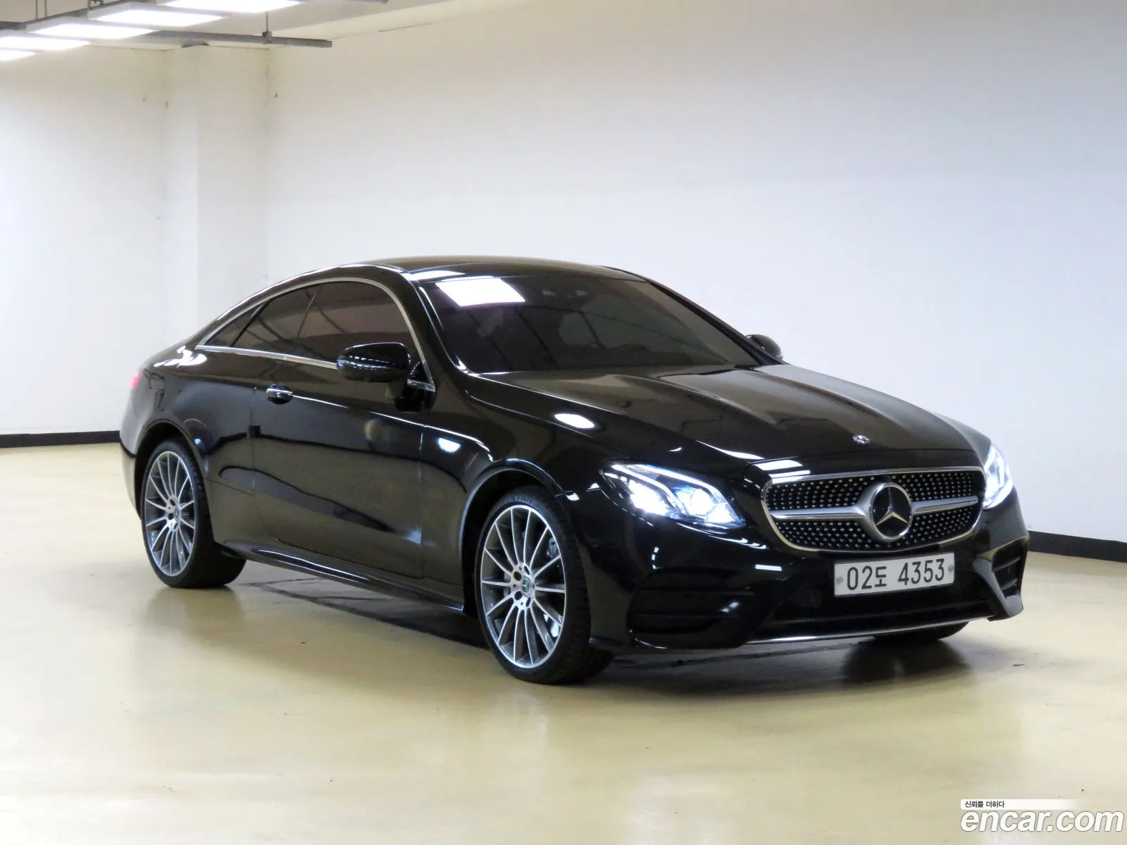 Mercedes-Benz E-Klasse E400 4Matic Coupe 2017 - фотография 14104099