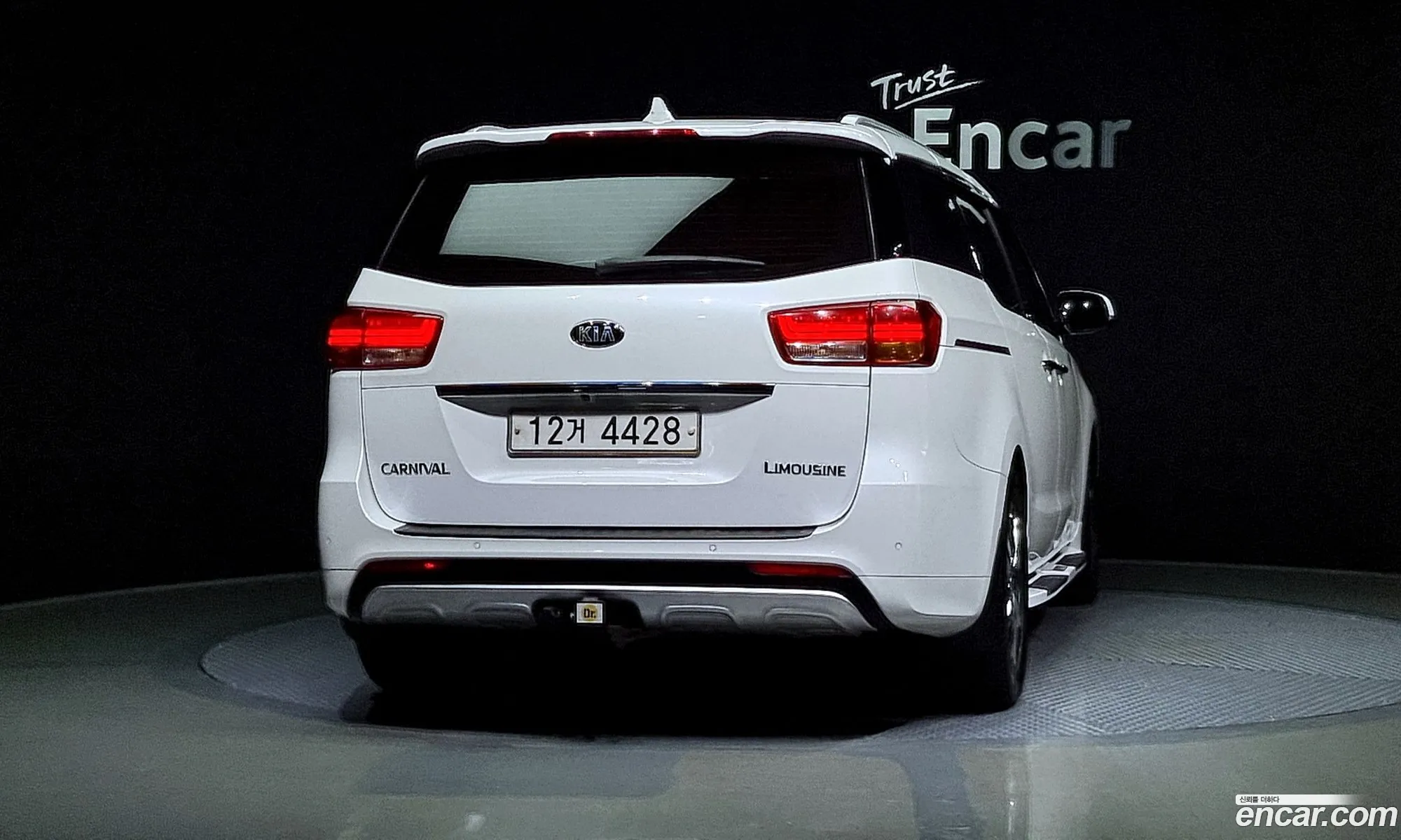 Kia Carnival 7-Seater Limousine 2016 - фотография 12551692