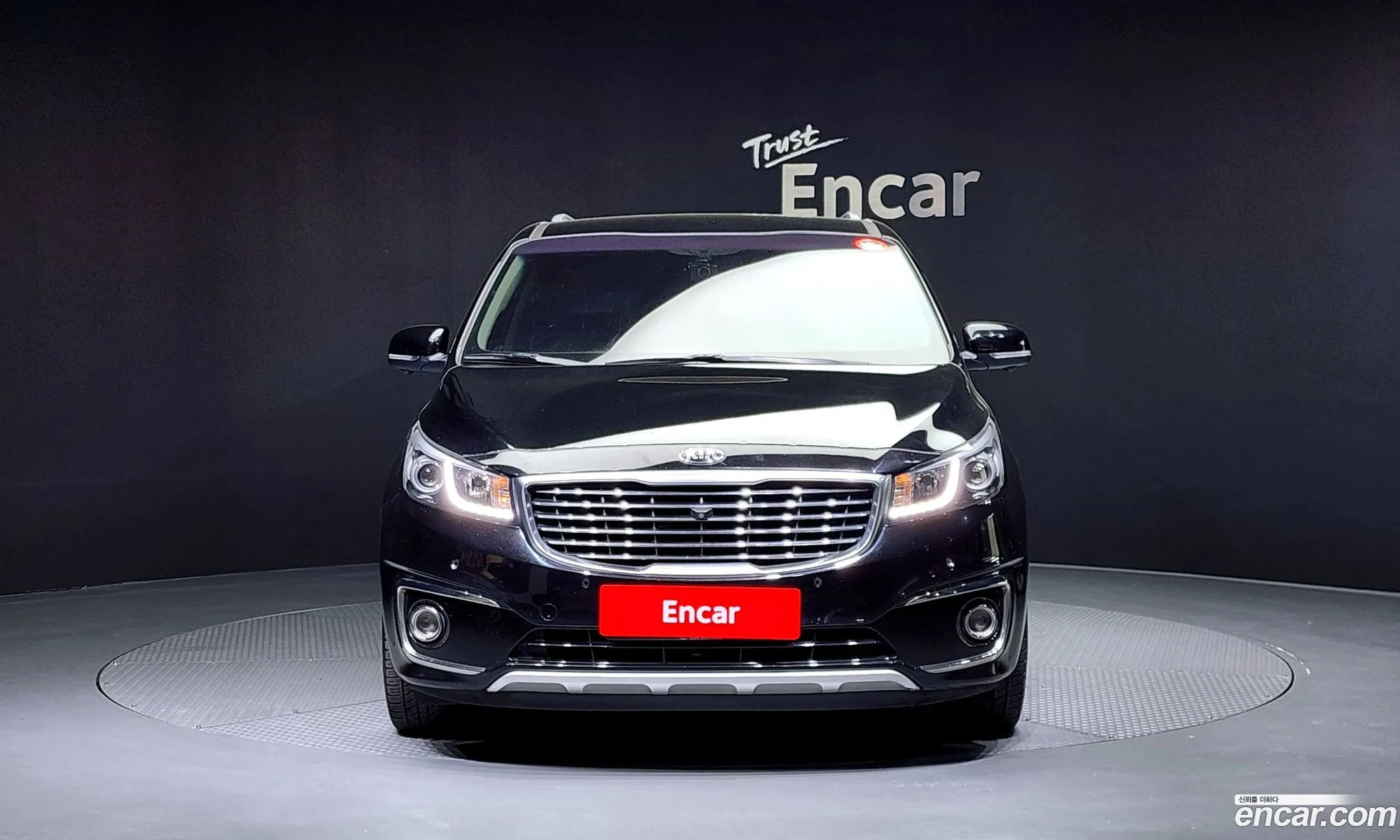 Kia Carnival 9-Seater Prestige 2015 - фотография 18568942