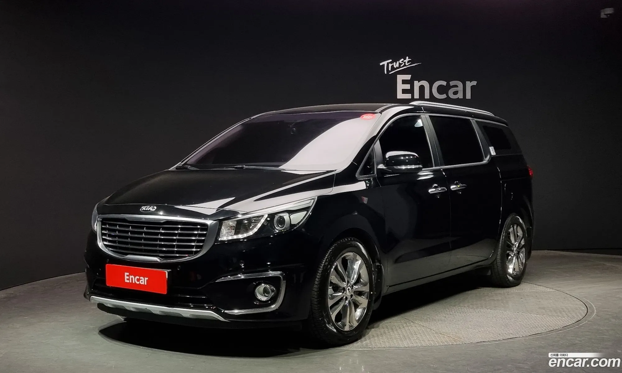 Kia Carnival 9-Seater Prestige 2016 - фотография 13489116