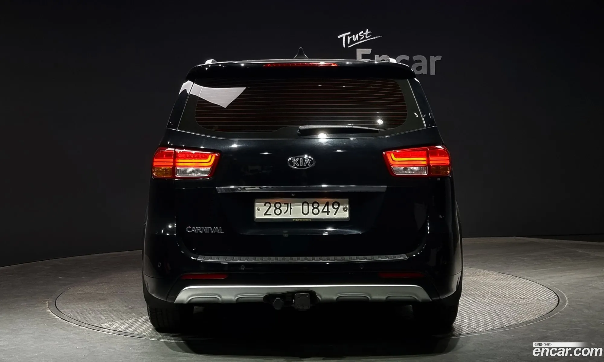 Kia Carnival 9-Seater Prestige 2016 - фотография 13489121
