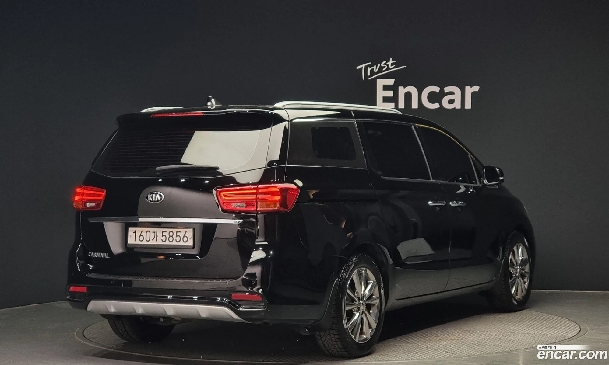 Kia Carnival 9-Seater Prestige 2020 - фотография 19058888