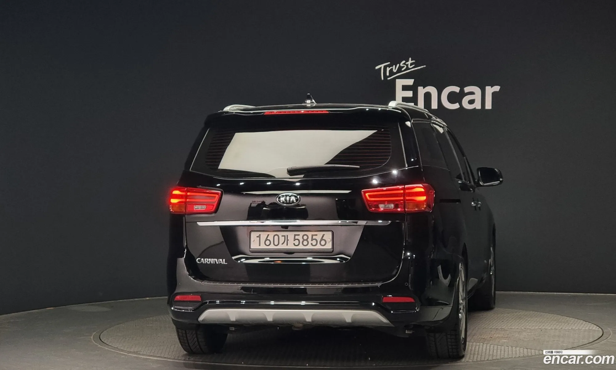 Kia Carnival 9-Seater Prestige 2020 - фотография 19058890