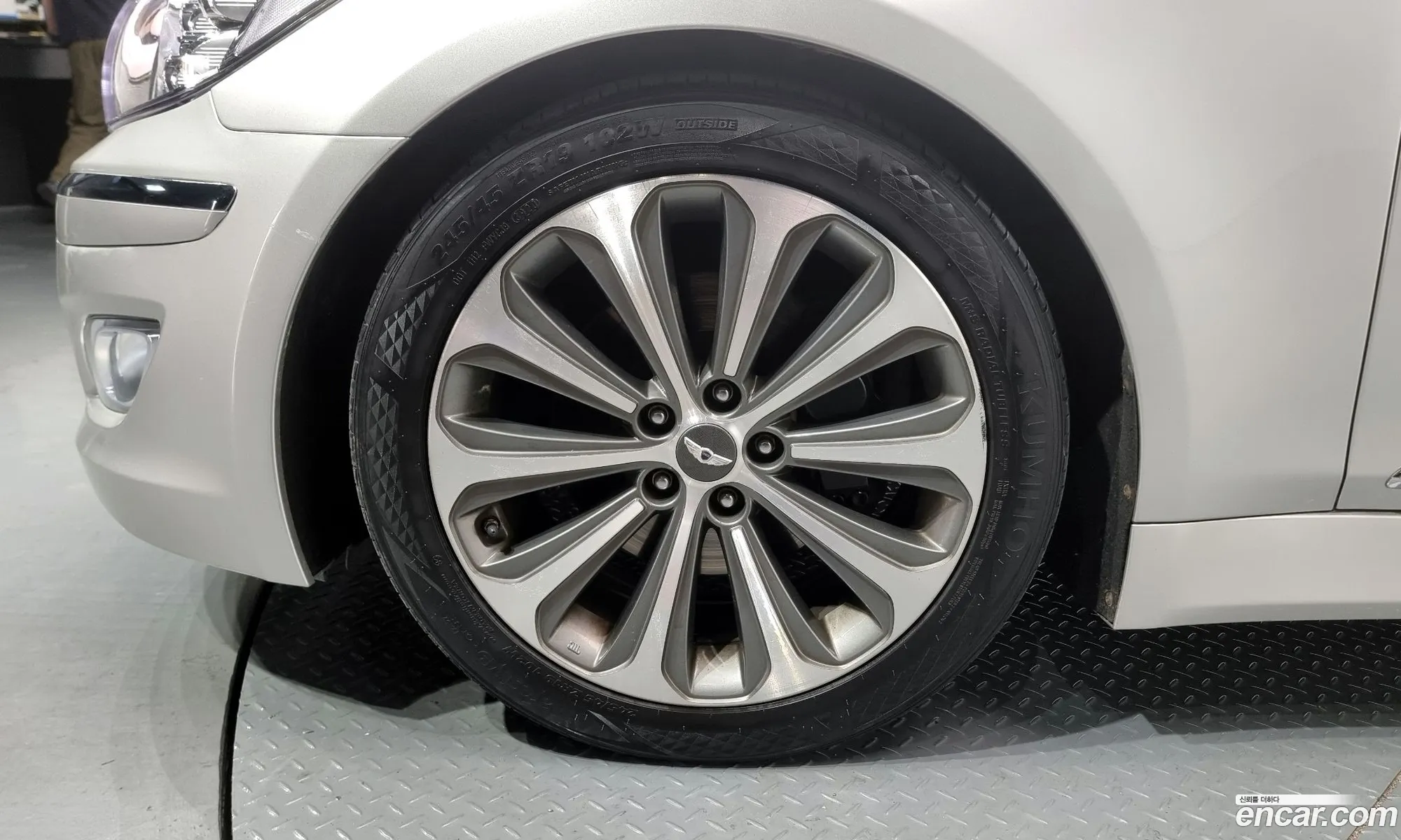 Hyundai Genesis I Bh380 Royal 2012 - фотография 12067082