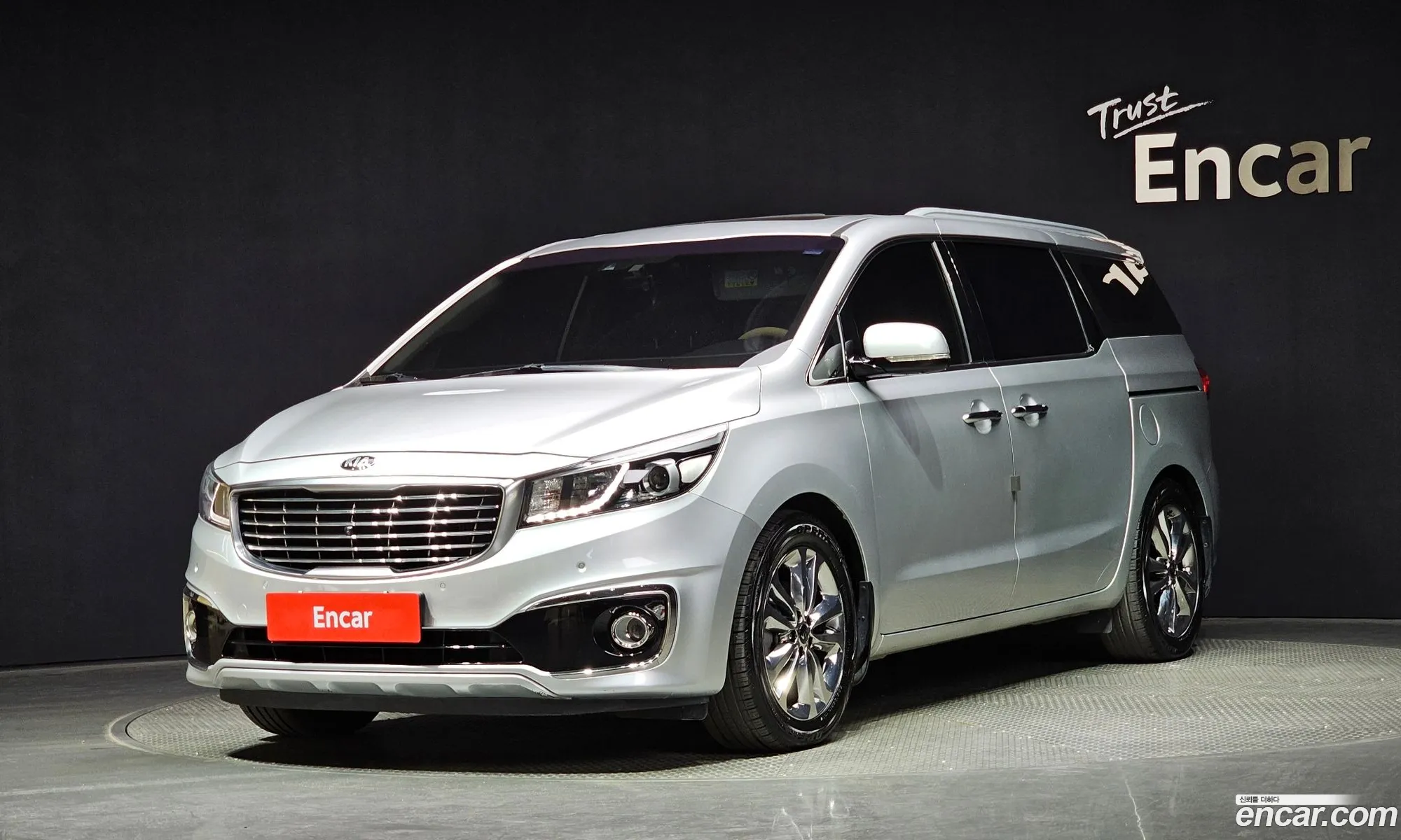 Kia Carnival 9-Seater Noblesse 2015 - фотография 12389638
