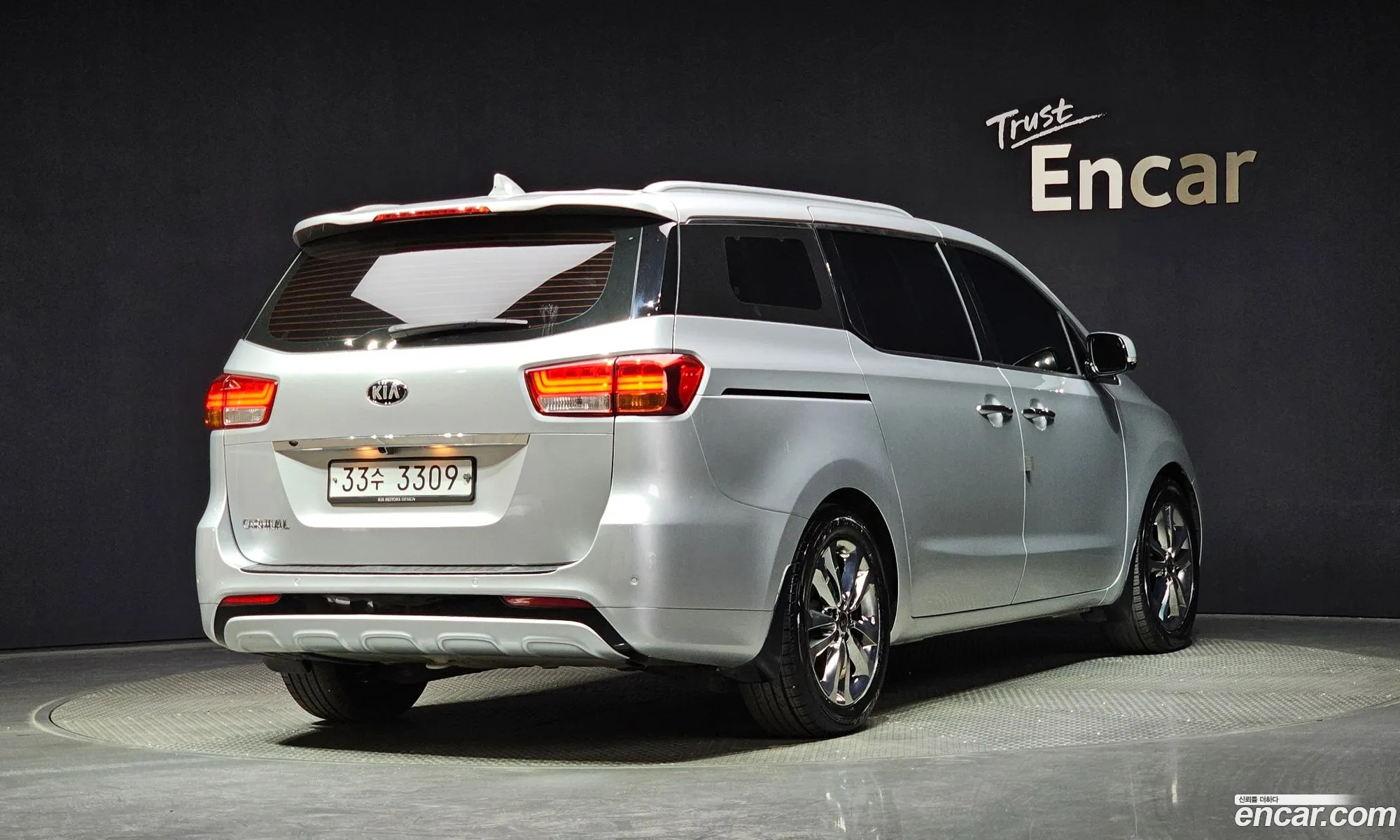 Kia Carnival 9-Seater Noblesse 2015 - фотография 12389639