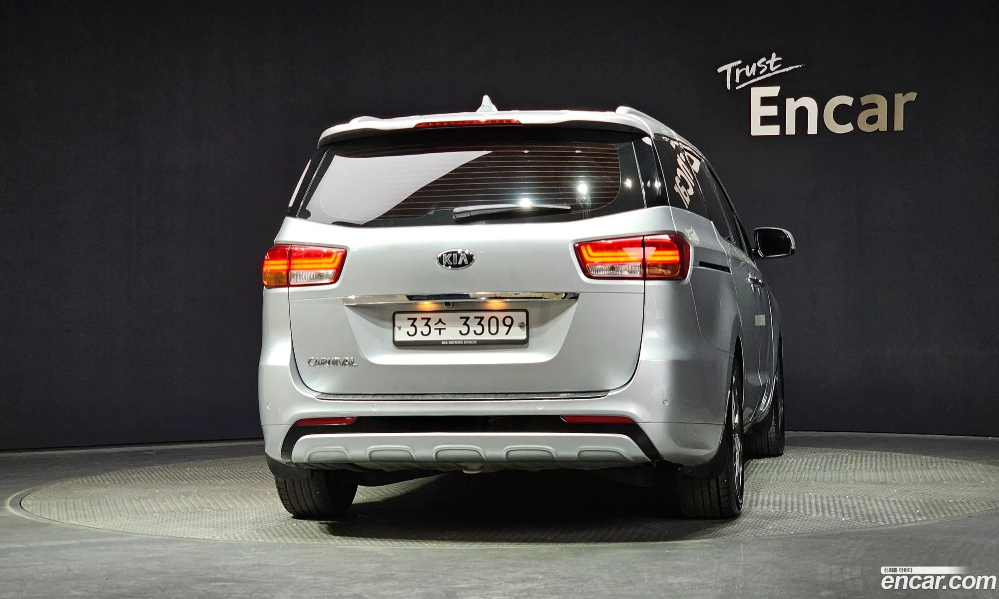 Kia Carnival 9-Seater Noblesse 2015 - фотография 12389641