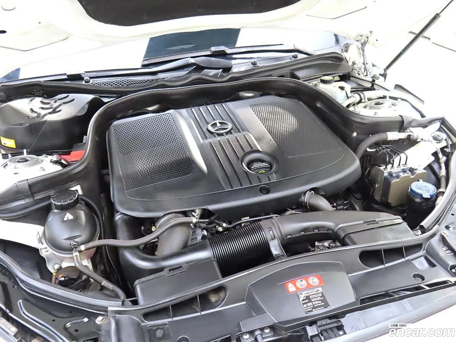 Mercedes-Benz E-Klasse E250 Bluetec 4Matic Avant Garde 2016 - фотография 14274287