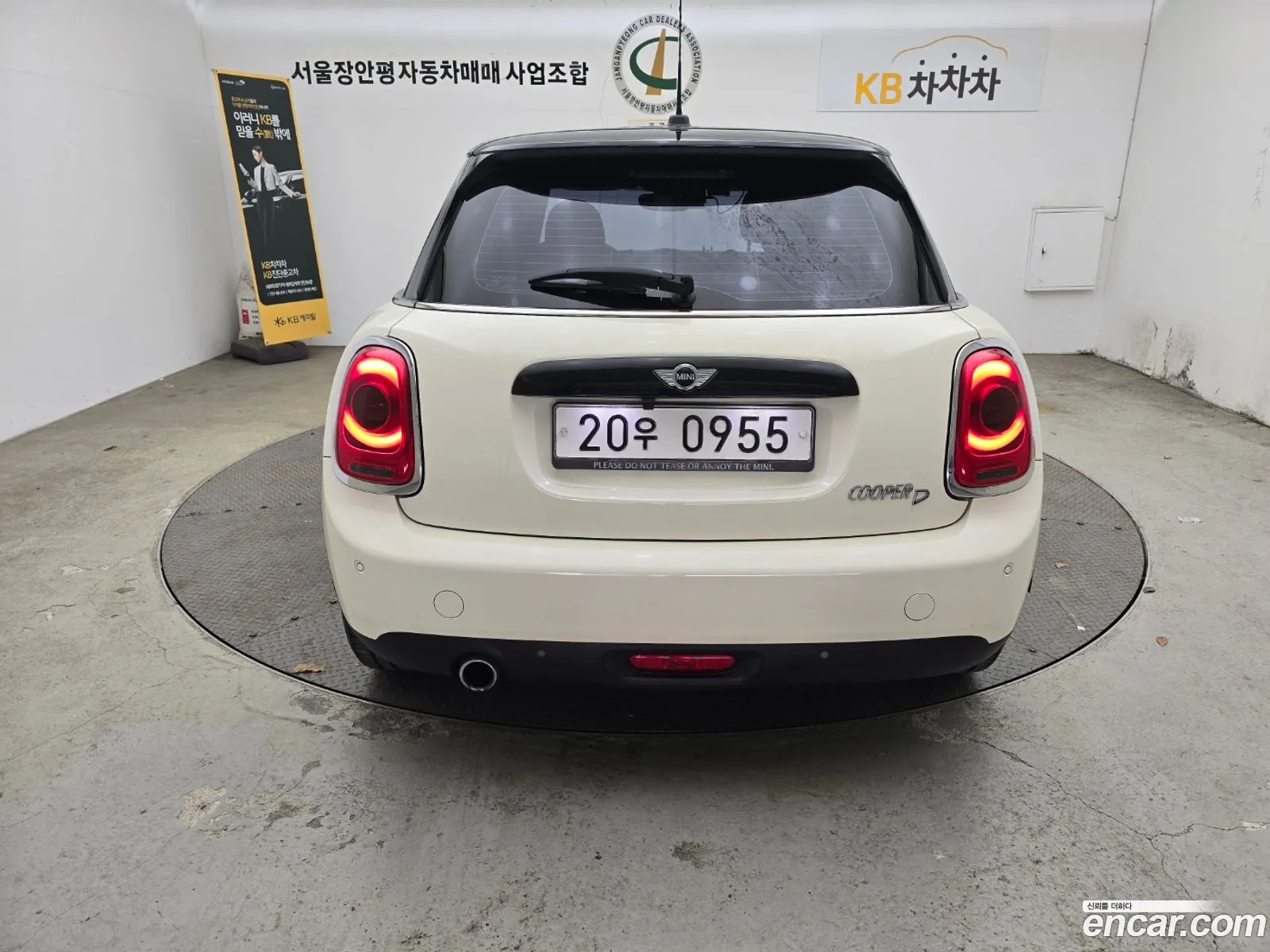 Mini Cooper D 5-Door Mid 3Rd Generation - фотография 4859471