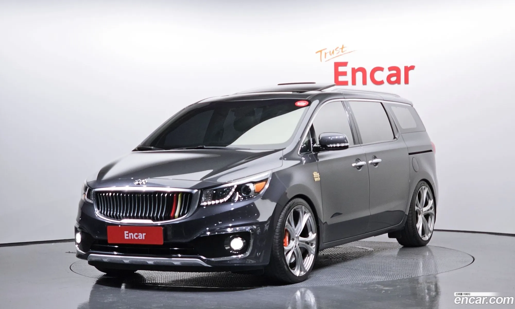 Kia Carnival 9-Seater Prestige 2016 - фотография 11940440