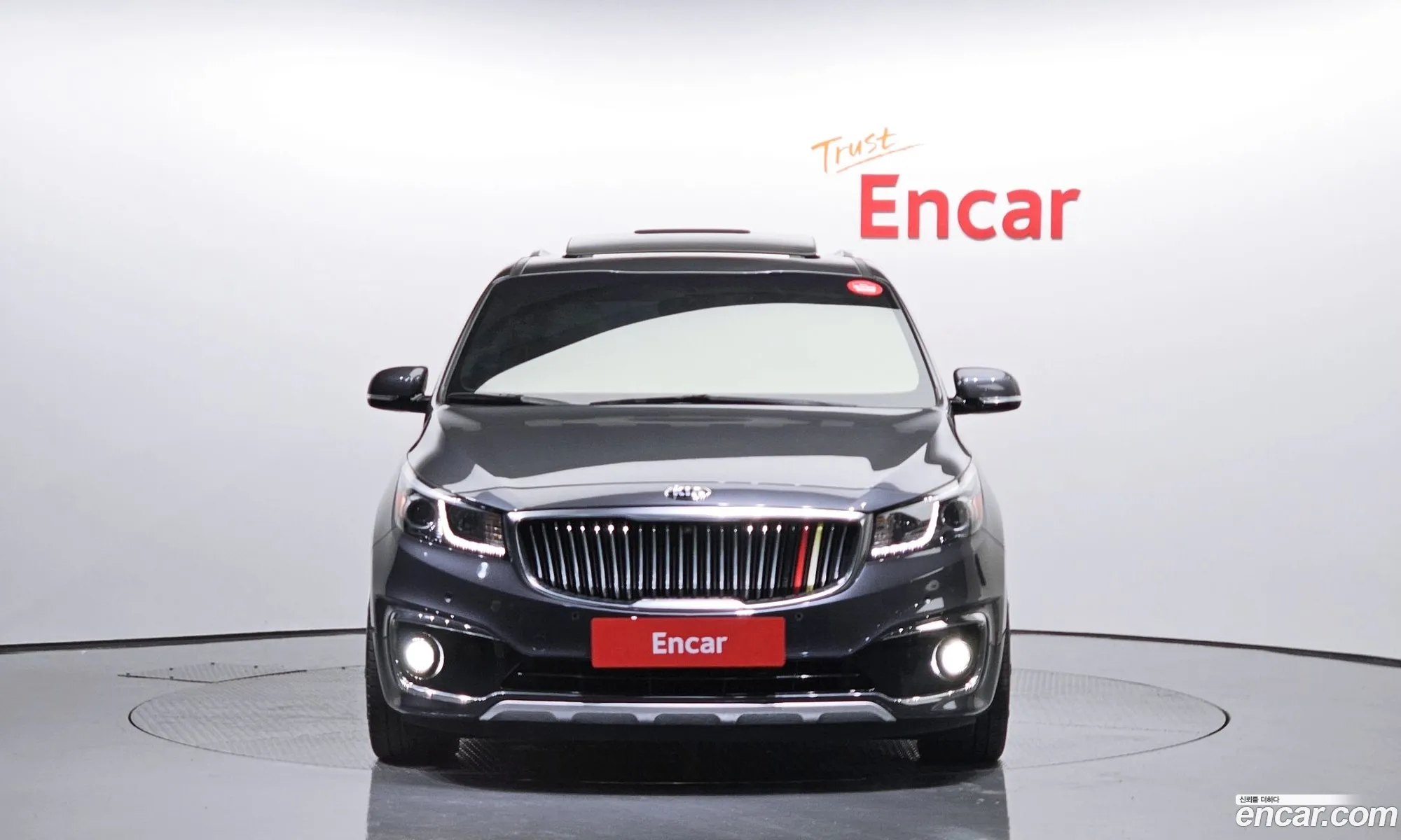 Kia Carnival 9-Seater Prestige 2016 - фотография 11940443