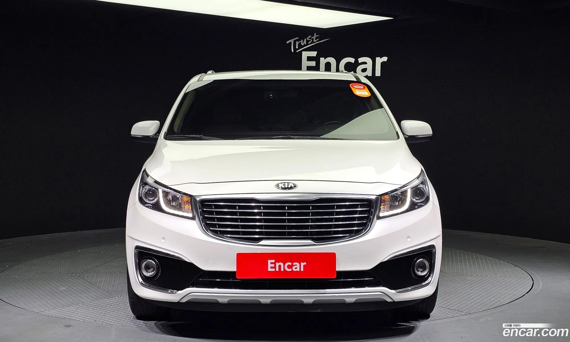 Kia Carnival 9-Seater Luxury 2016 - фотография 18179412