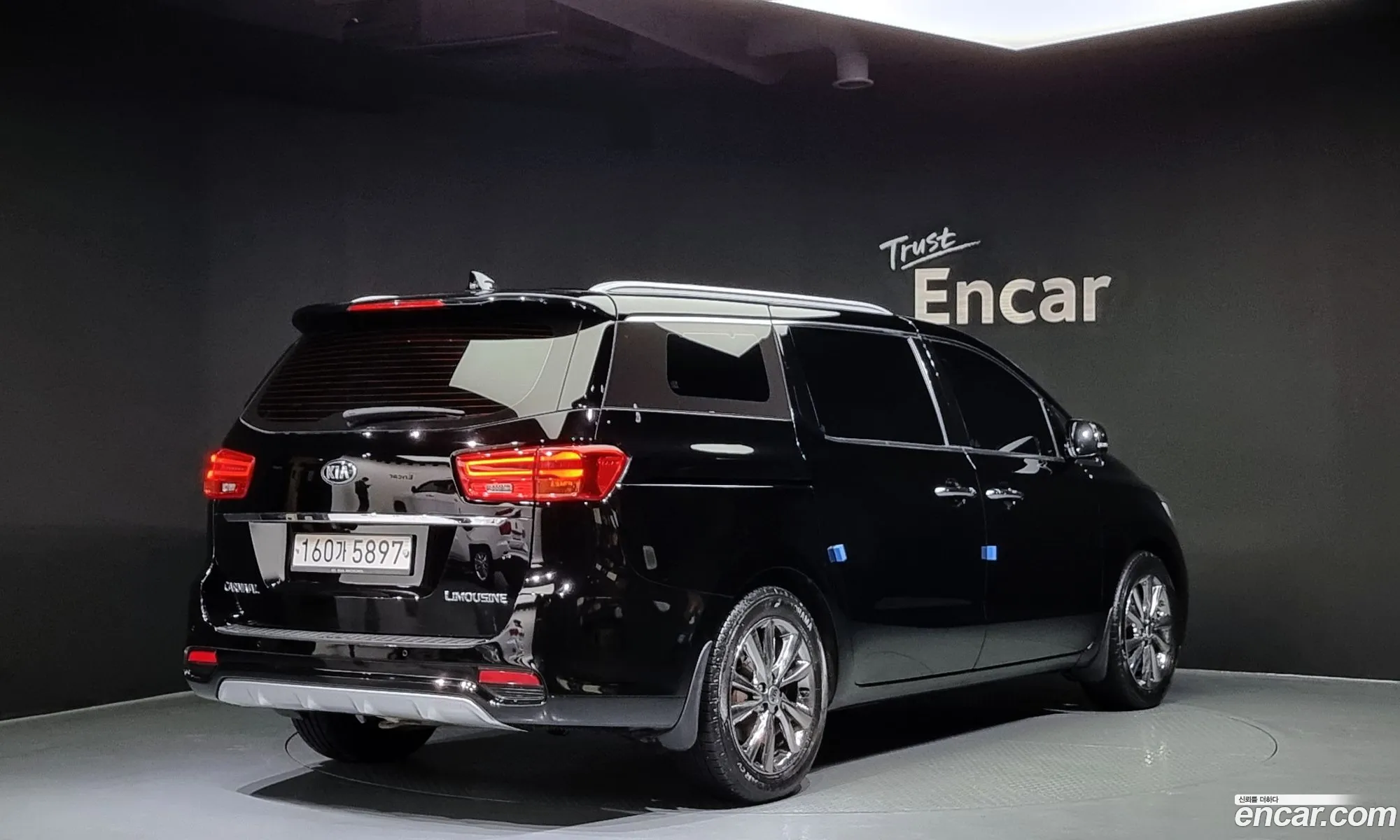 Kia Carnival Iii 7-Seater Limousine 2019 - фотография 11814500