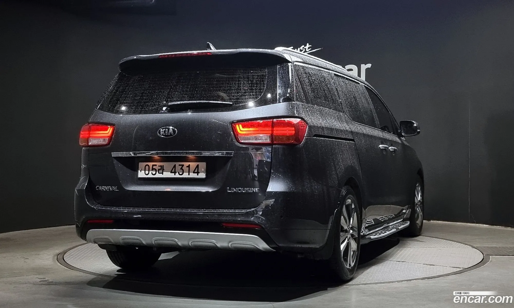 Kia Carnival 7-Seater Limousine 2018 - фотография 12366083