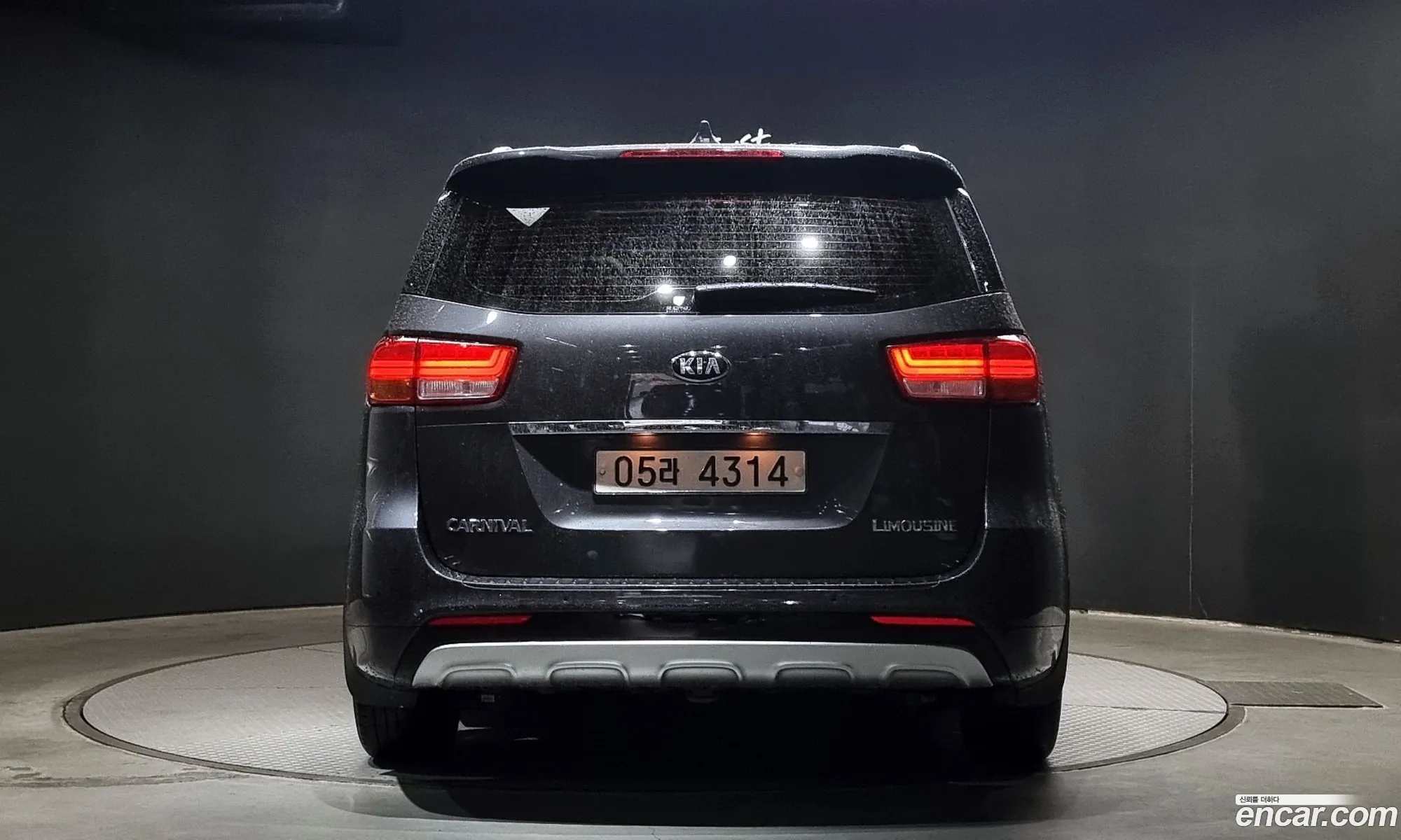 Kia Carnival 7-Seater Limousine 2018 - фотография 12366087
