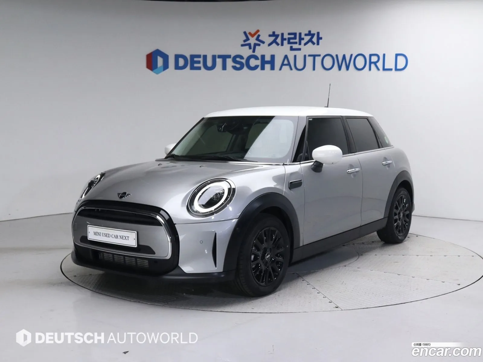 Mini Cooper 5 Door Classic 2023 - фотография 4665299