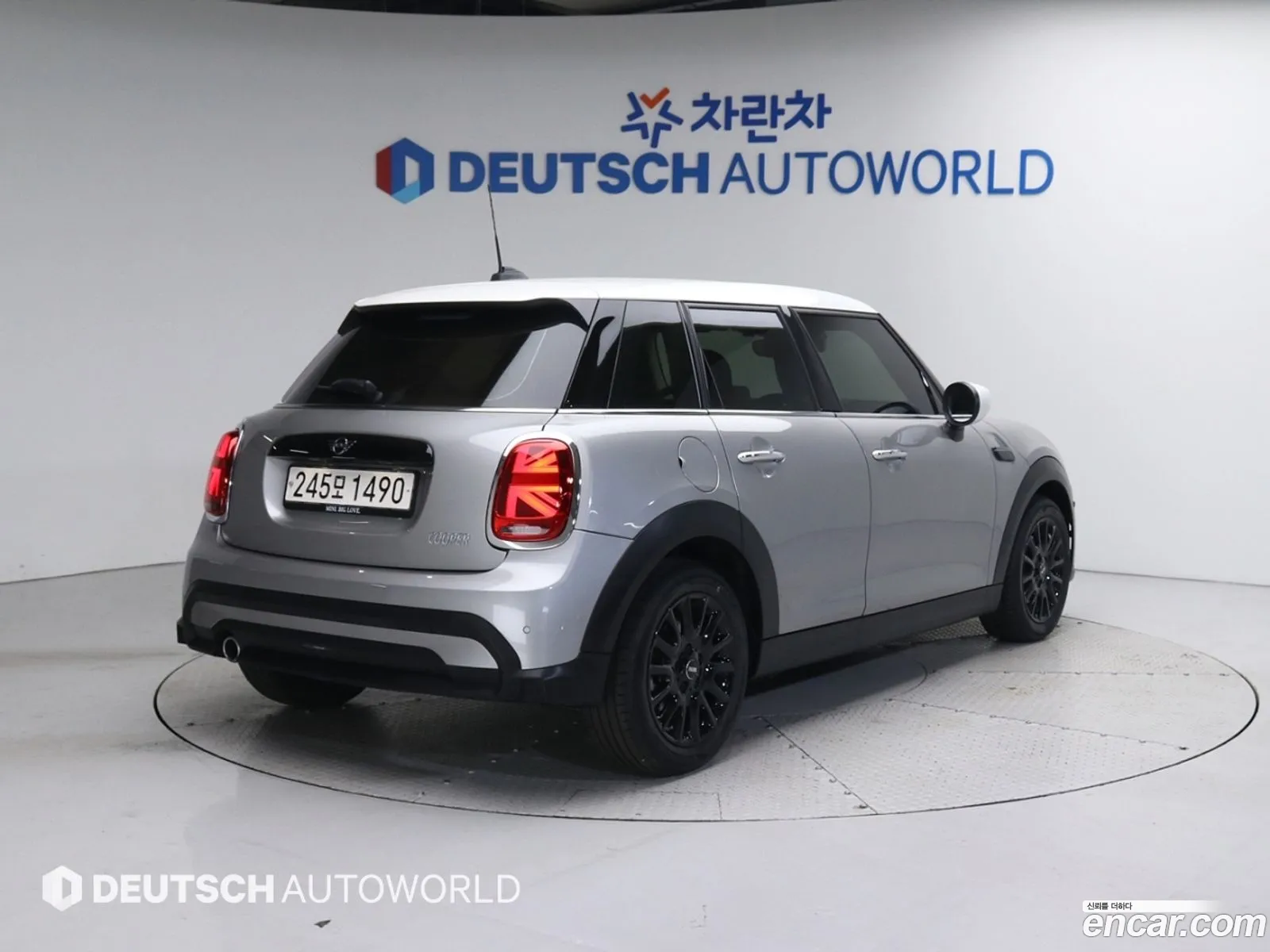 Mini Cooper 5 Door Classic 2023 - фотография 4665300