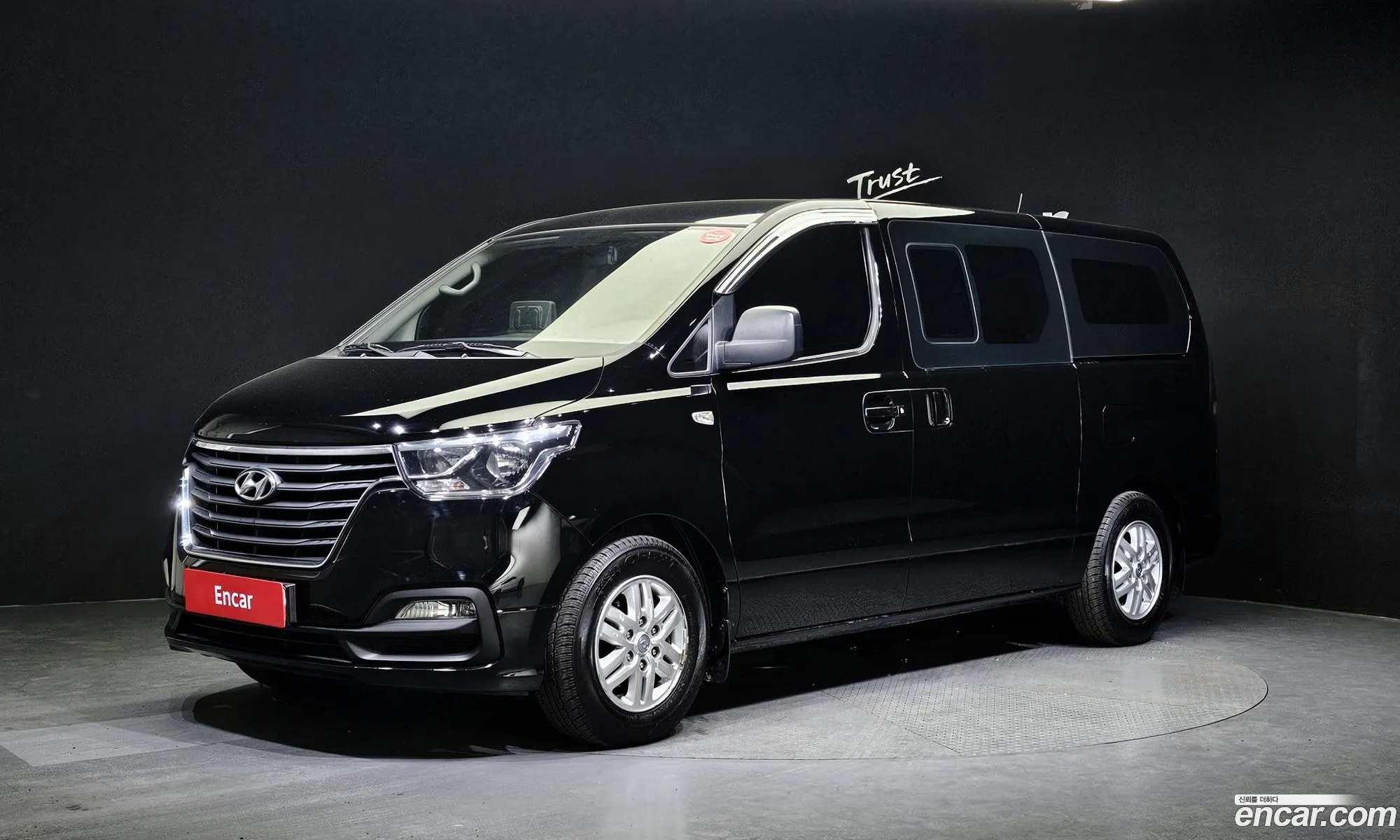 Hyundai Starex 5 Seater Van 2019 - фотография 11953453