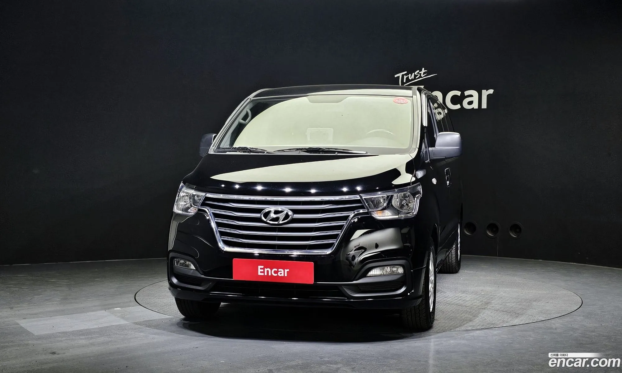 Hyundai Starex 5 Seater Van 2019 - фотография 11953455