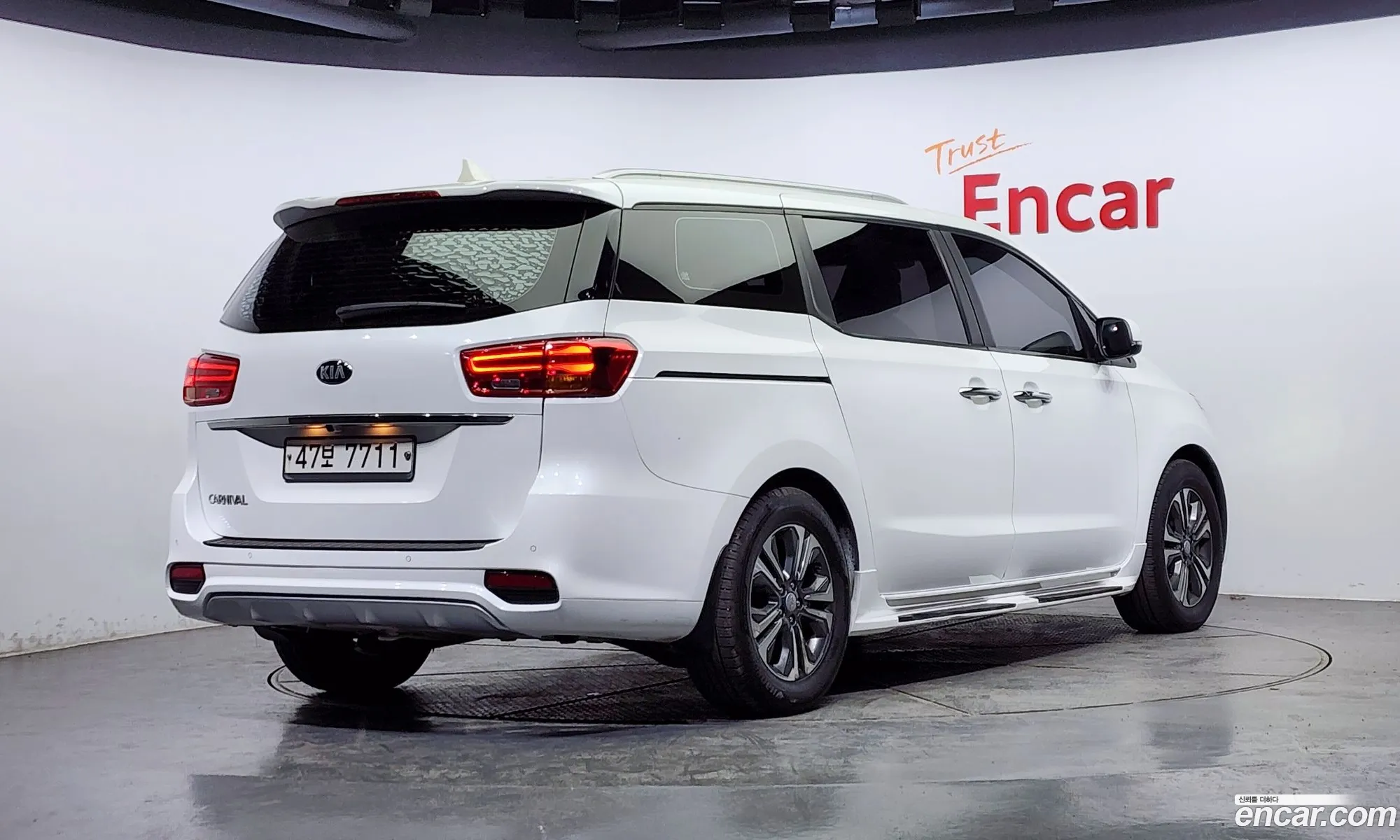 Kia The New Carnival 9-Seater Luxury - фотография 18383791