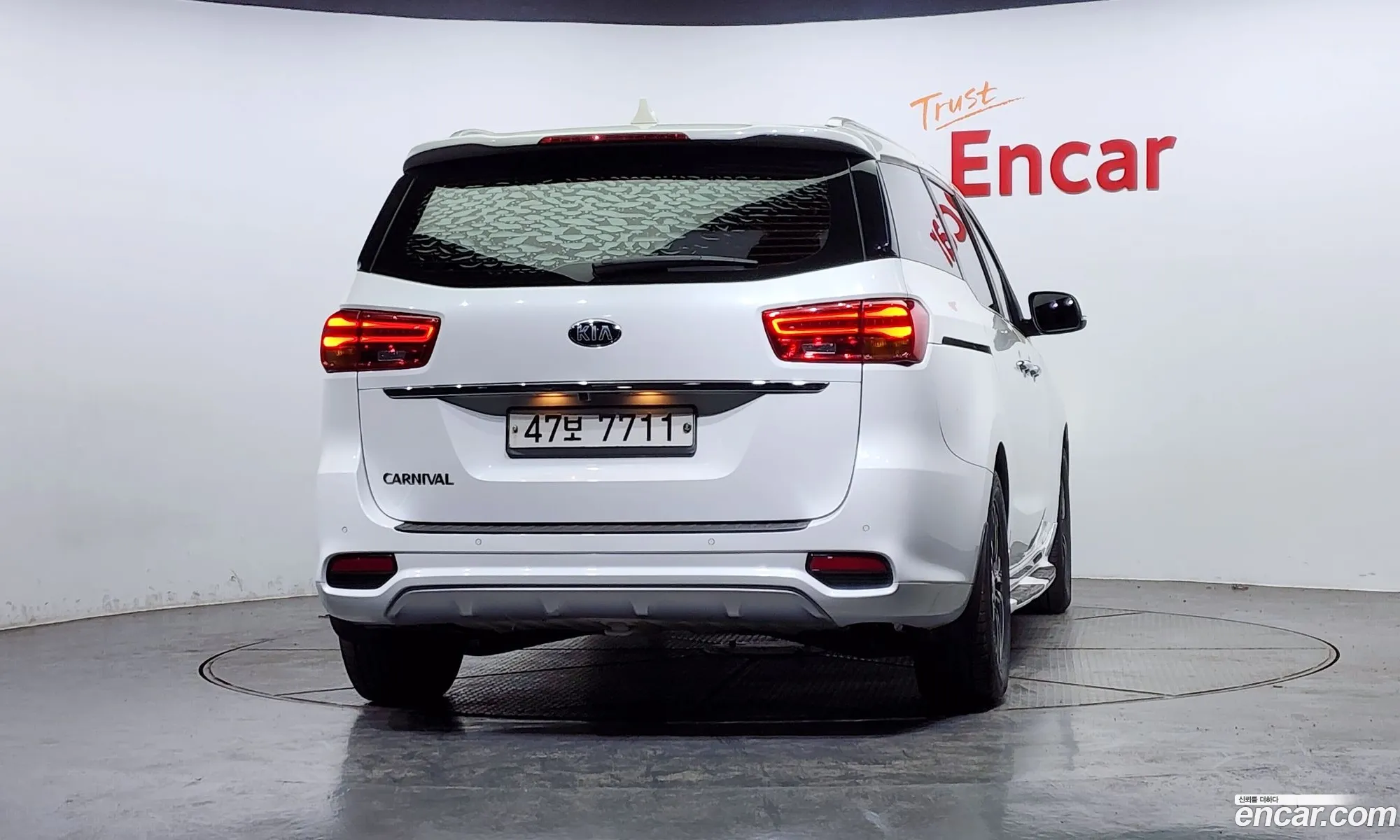 Kia The New Carnival 9-Seater Luxury - фотография 18383795